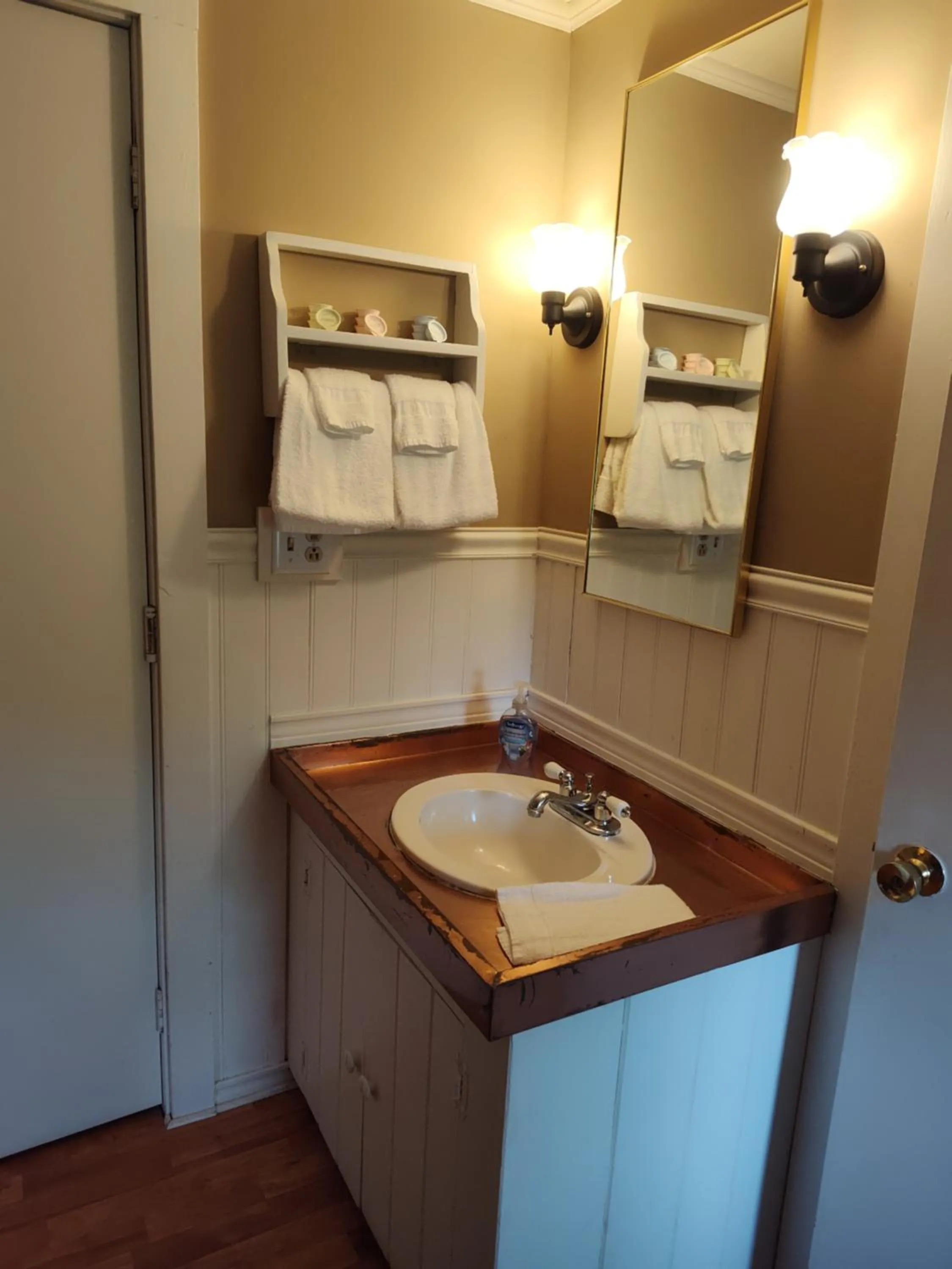 Bathroom in Doveberry Inn