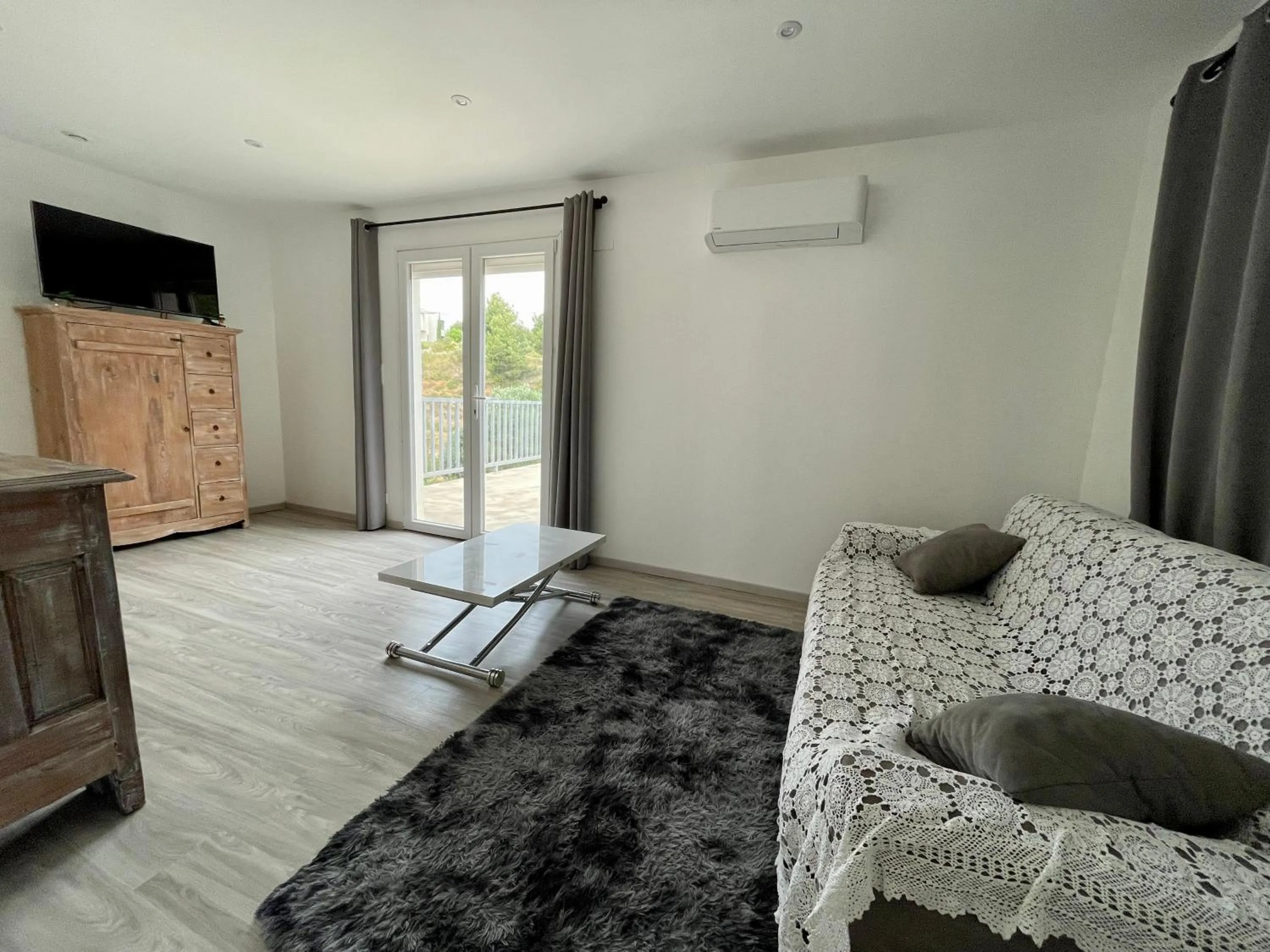 Communal lounge/ TV room, Bed in Le Fenouillet Cottage proche des Grands Buffets