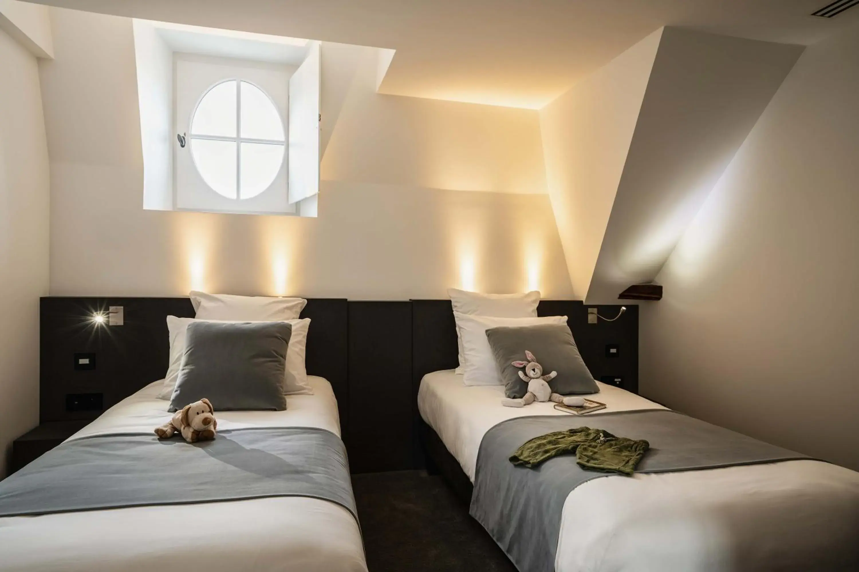 Bed in Best Western Premier Hotel de la Cite Royale Bed in Best Western Premier Hotel de la Cite Royale