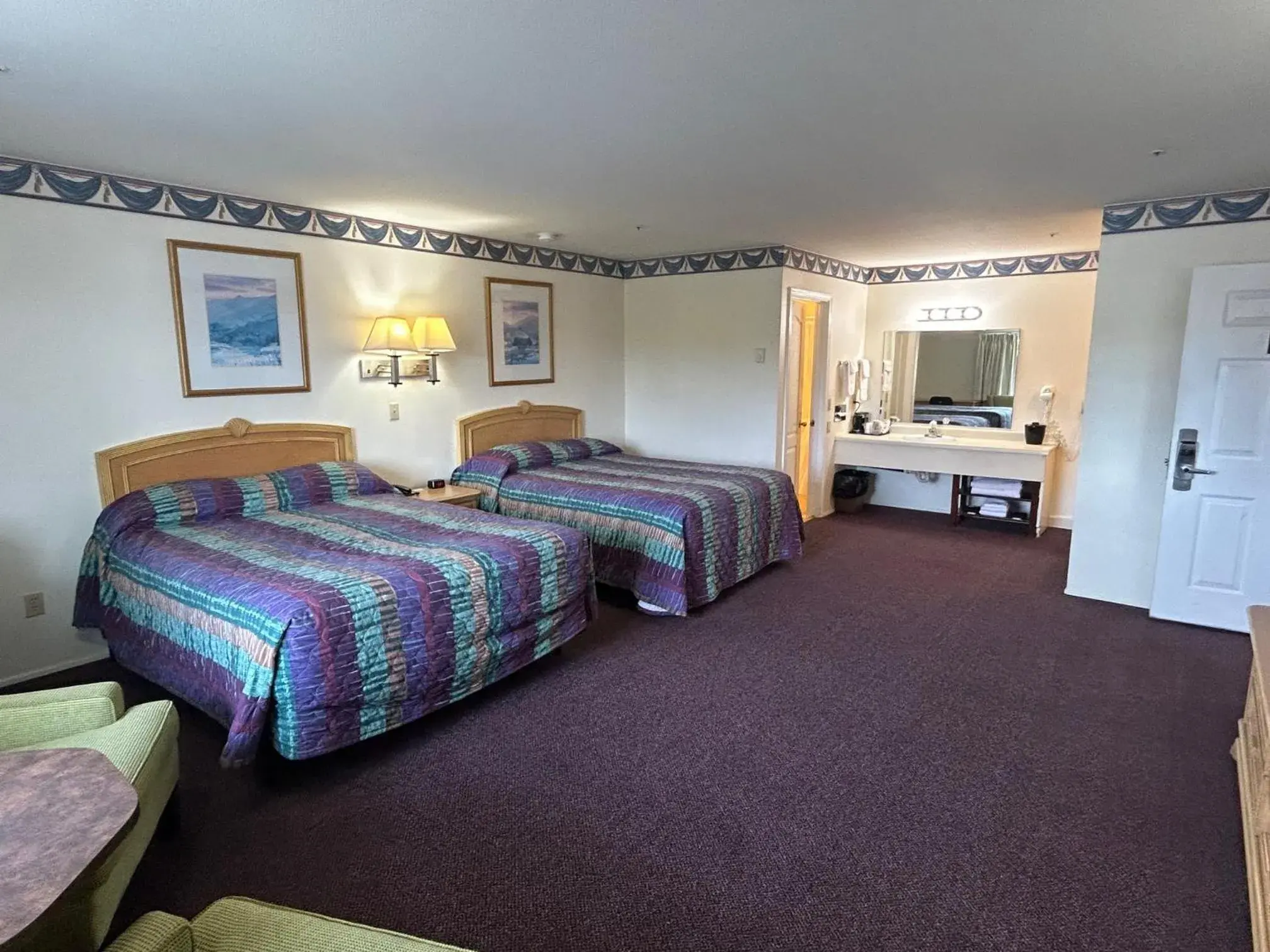 Bed in Bayview Inn Bed in Bayview Inn