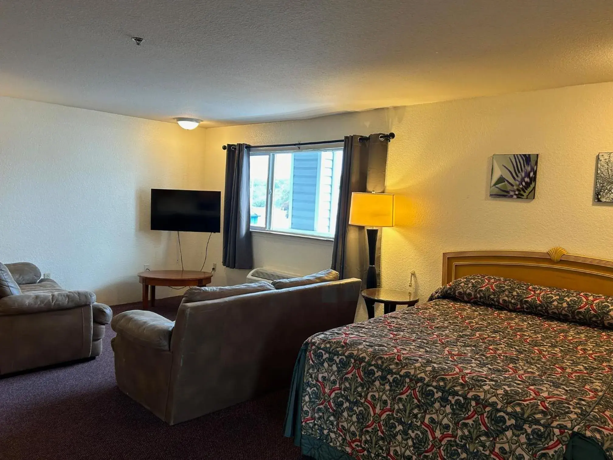 Bed in Bayview Inn Bed in Bayview Inn