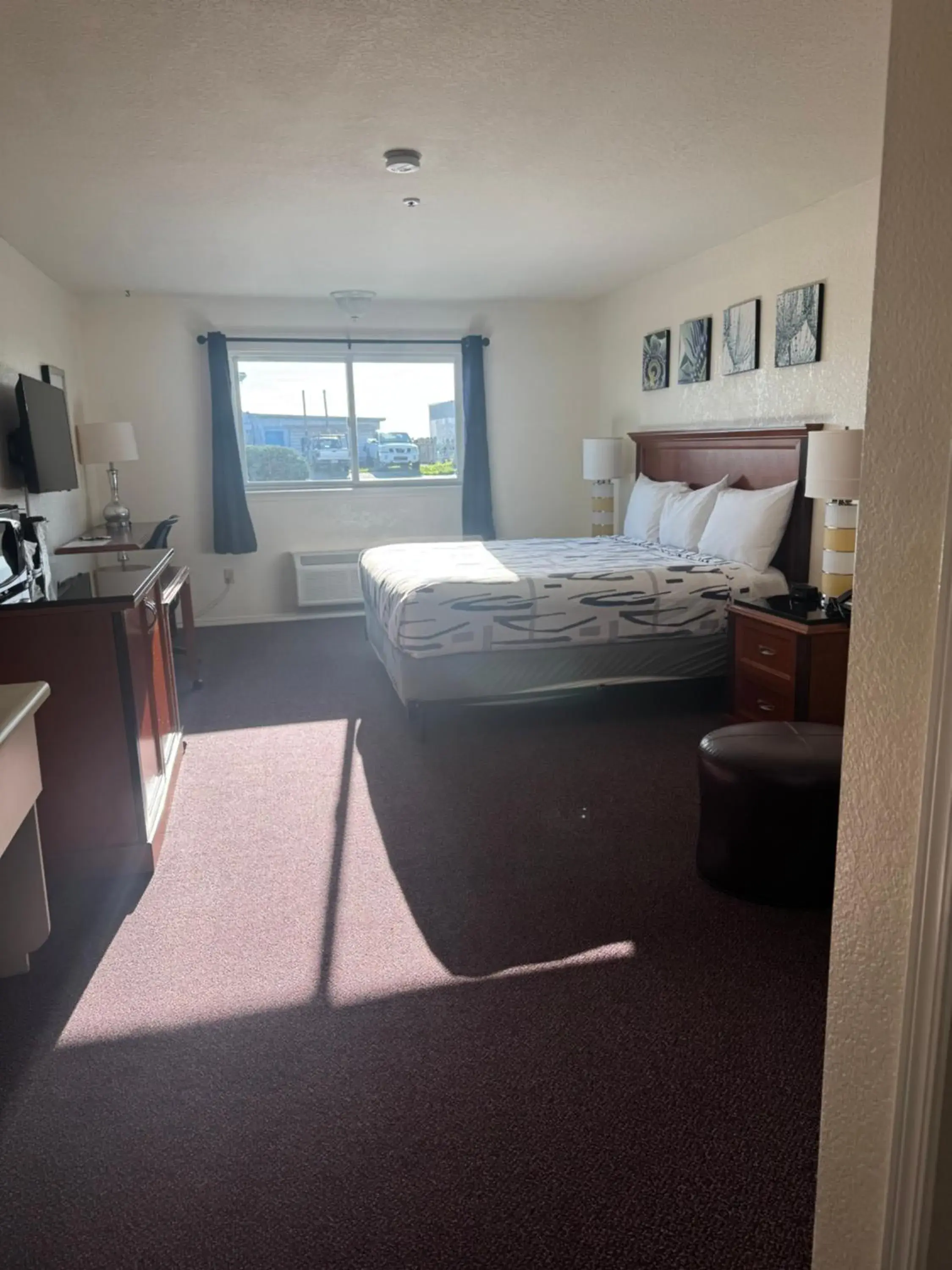 Bed in Bayview Inn Bed in Bayview Inn