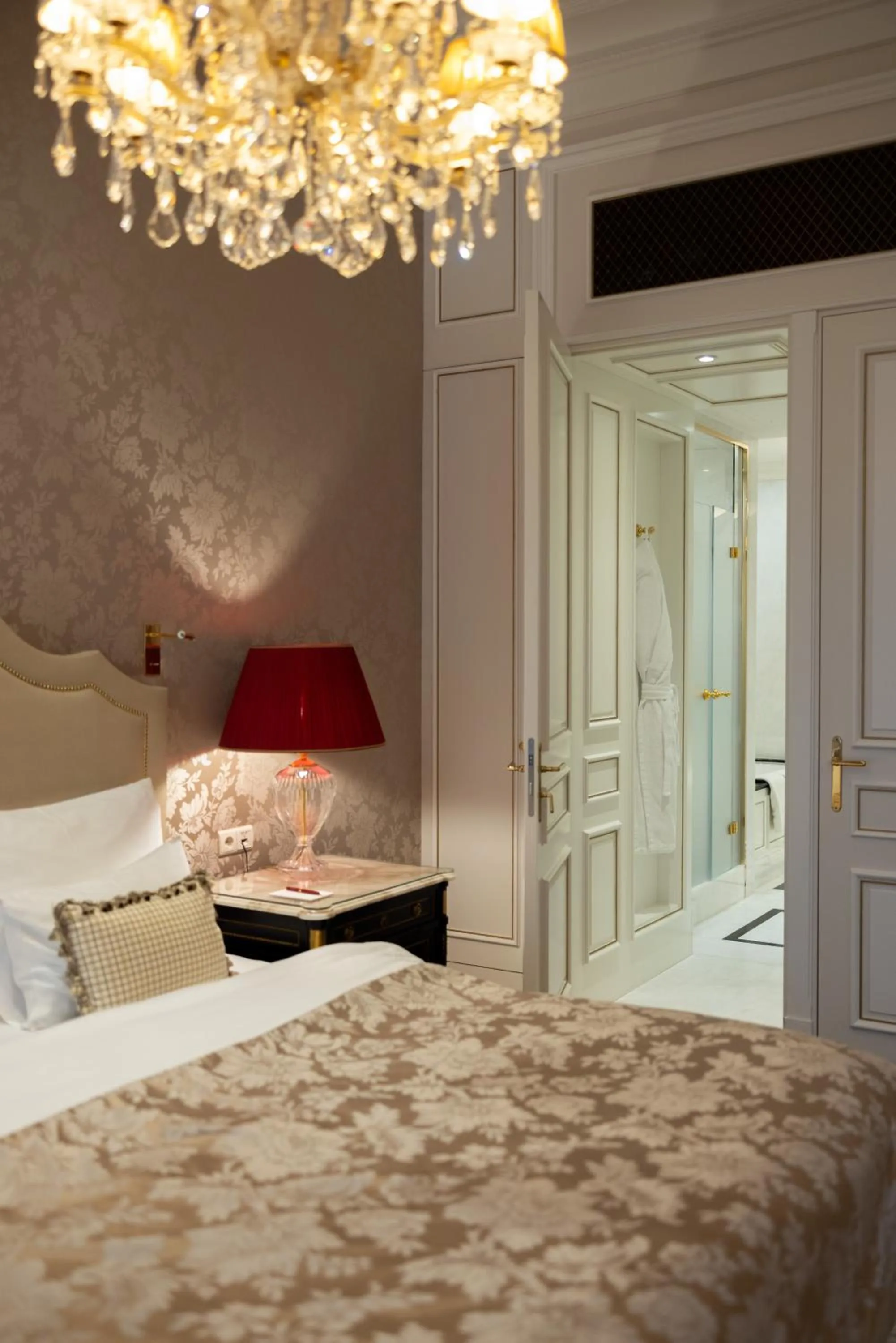 Bedroom, Bed in Hotel Sacher Wien