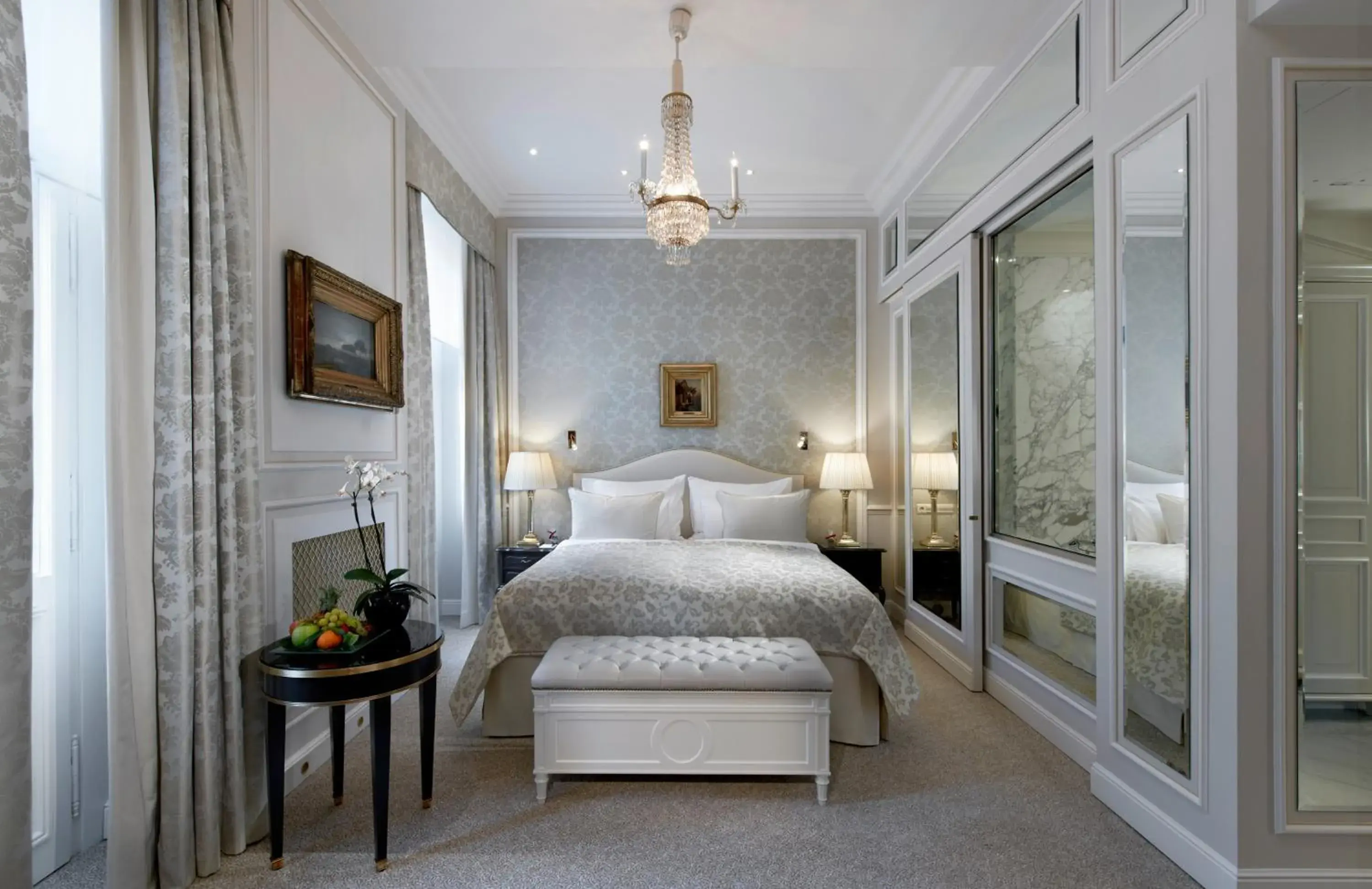 Deluxe Room in Hotel Sacher Wien Deluxe Room in Hotel Sacher Wien