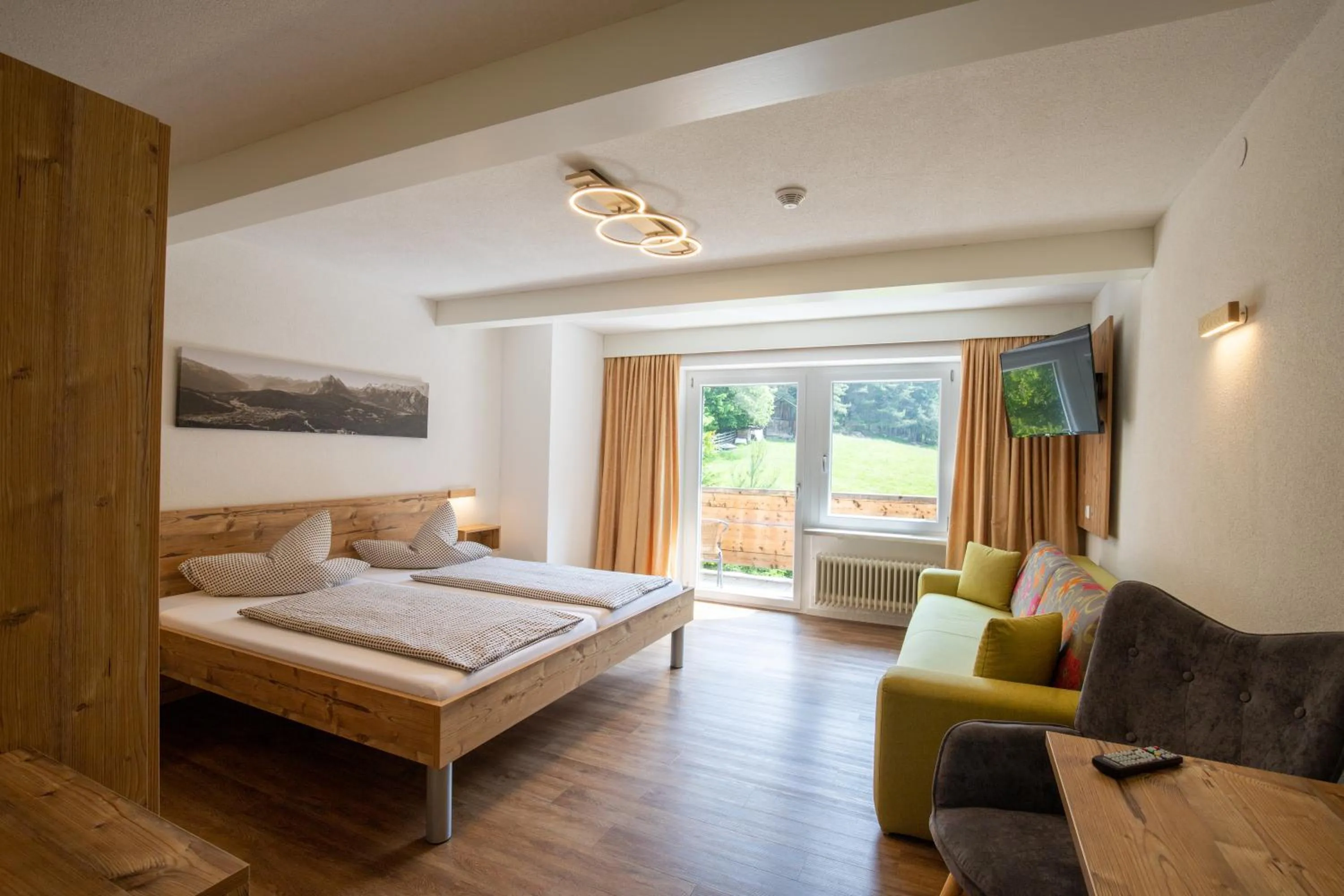 Photo of the whole room, Bed in Hotel Pension Tyrol