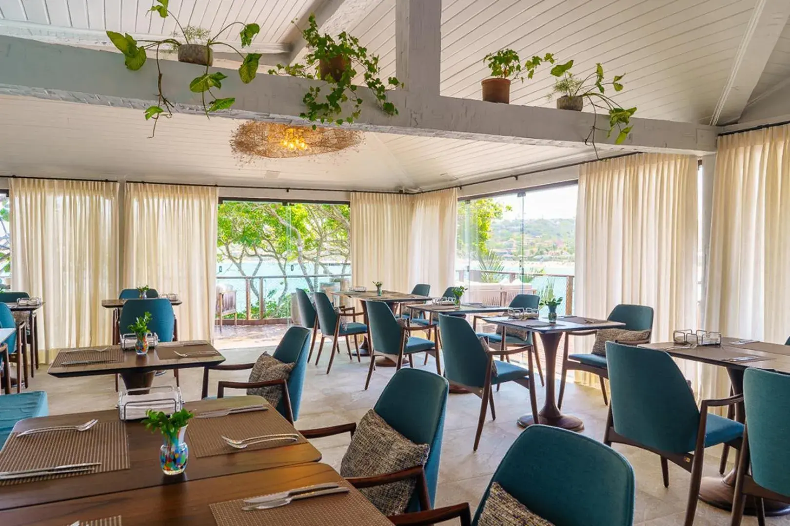 Restaurant/places to eat in Jubarte Hotel by Insólito Restaurant/places to eat in Jubarte Hotel by Insólito