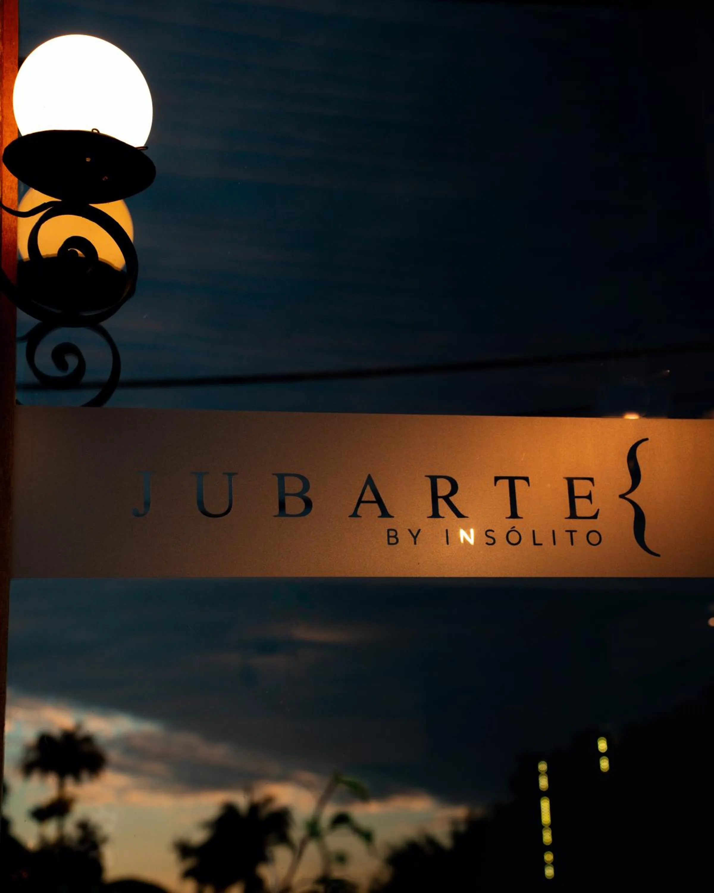 Property building in Jubarte Hotel by Insólito