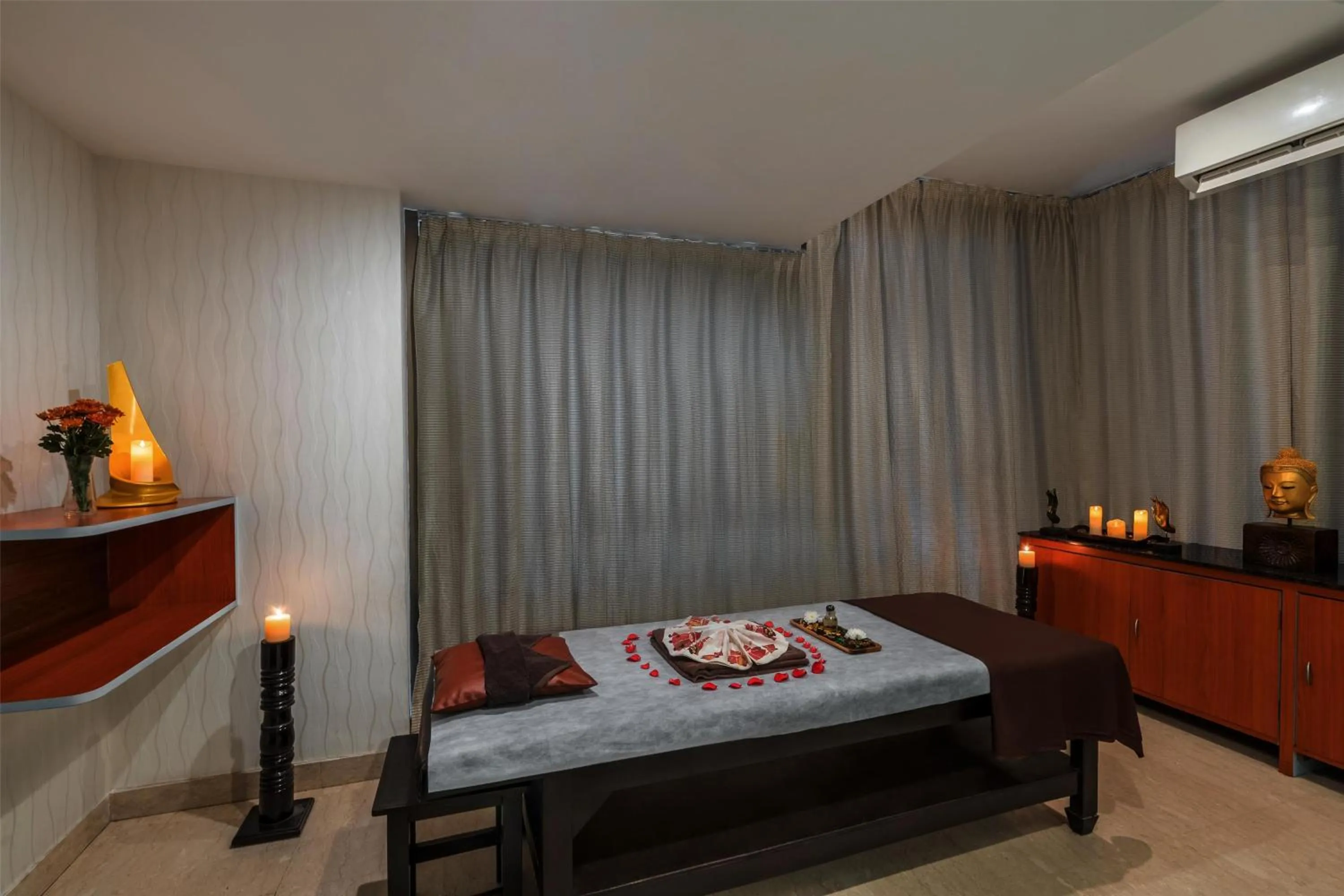 Spa and wellness centre/facilities, Bed in St Mark's Hotel Bengaluru, a member of Radisson Individuals