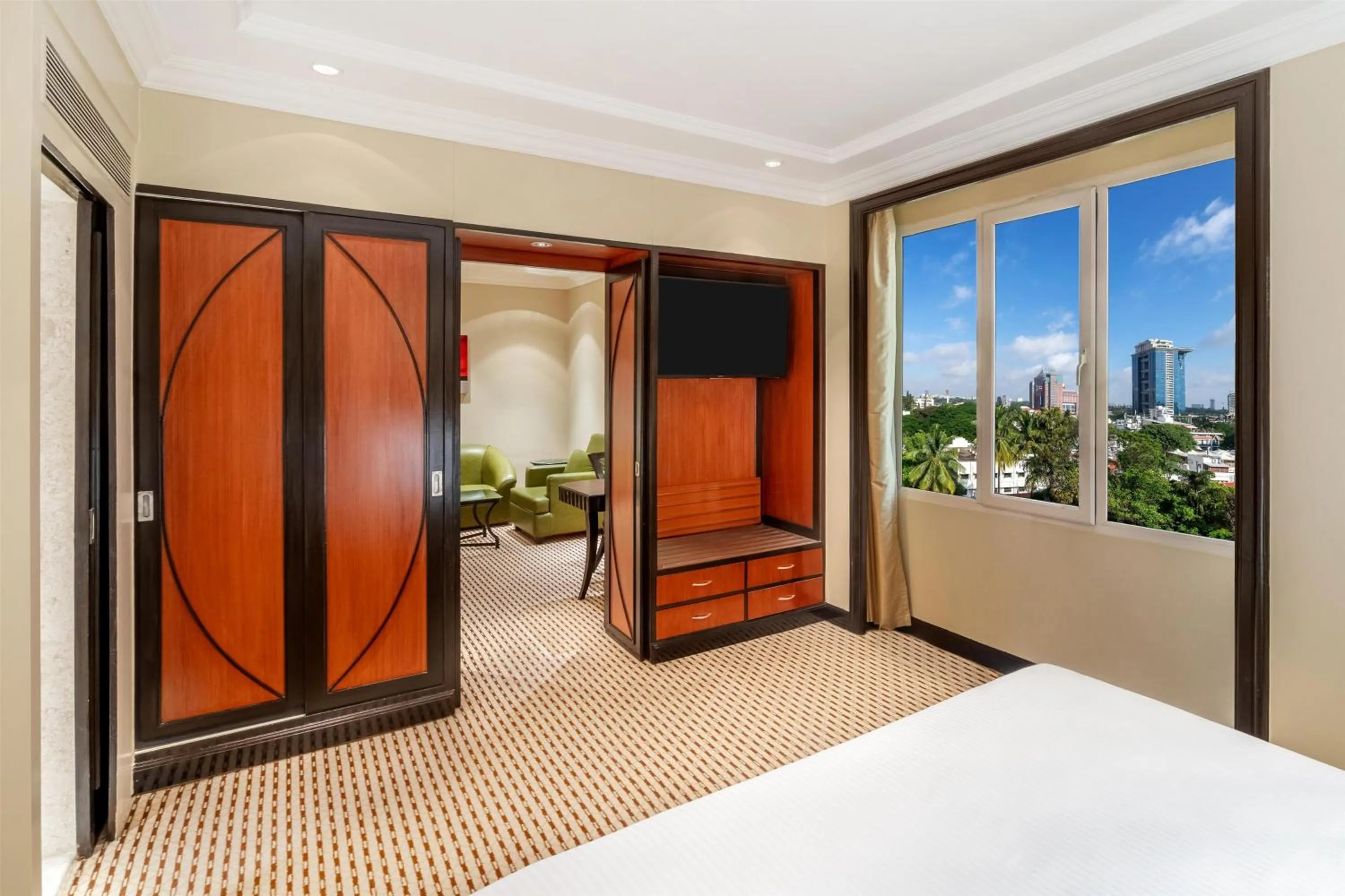 Photo of the whole room, Bed in St Mark's Hotel Bengaluru, a member of Radisson Individuals