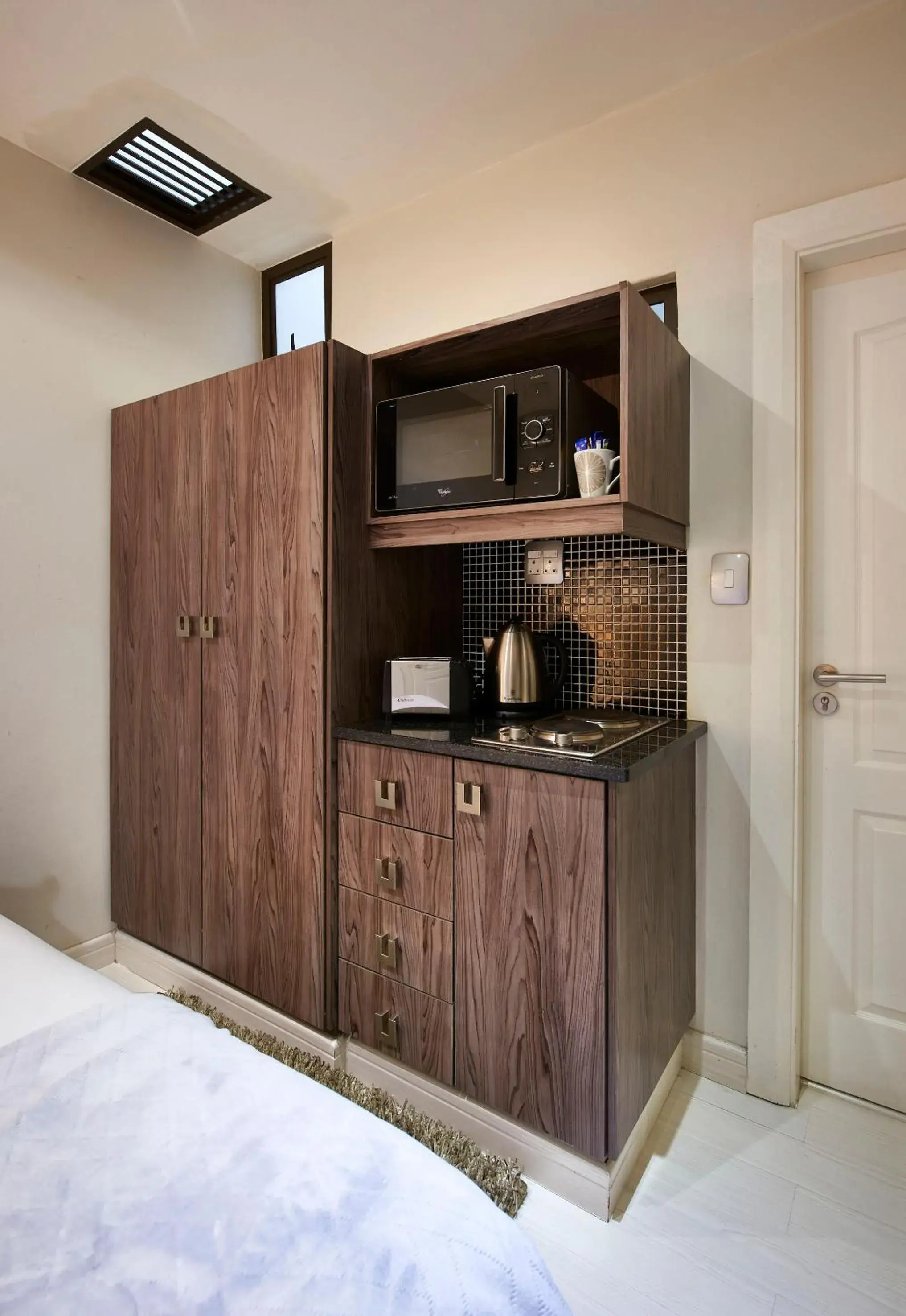 Shower, Bed in Dynasty Forest Sandown Self Catering Hotel Shower, Bed in Dynasty Forest Sandown Self Catering Hotel