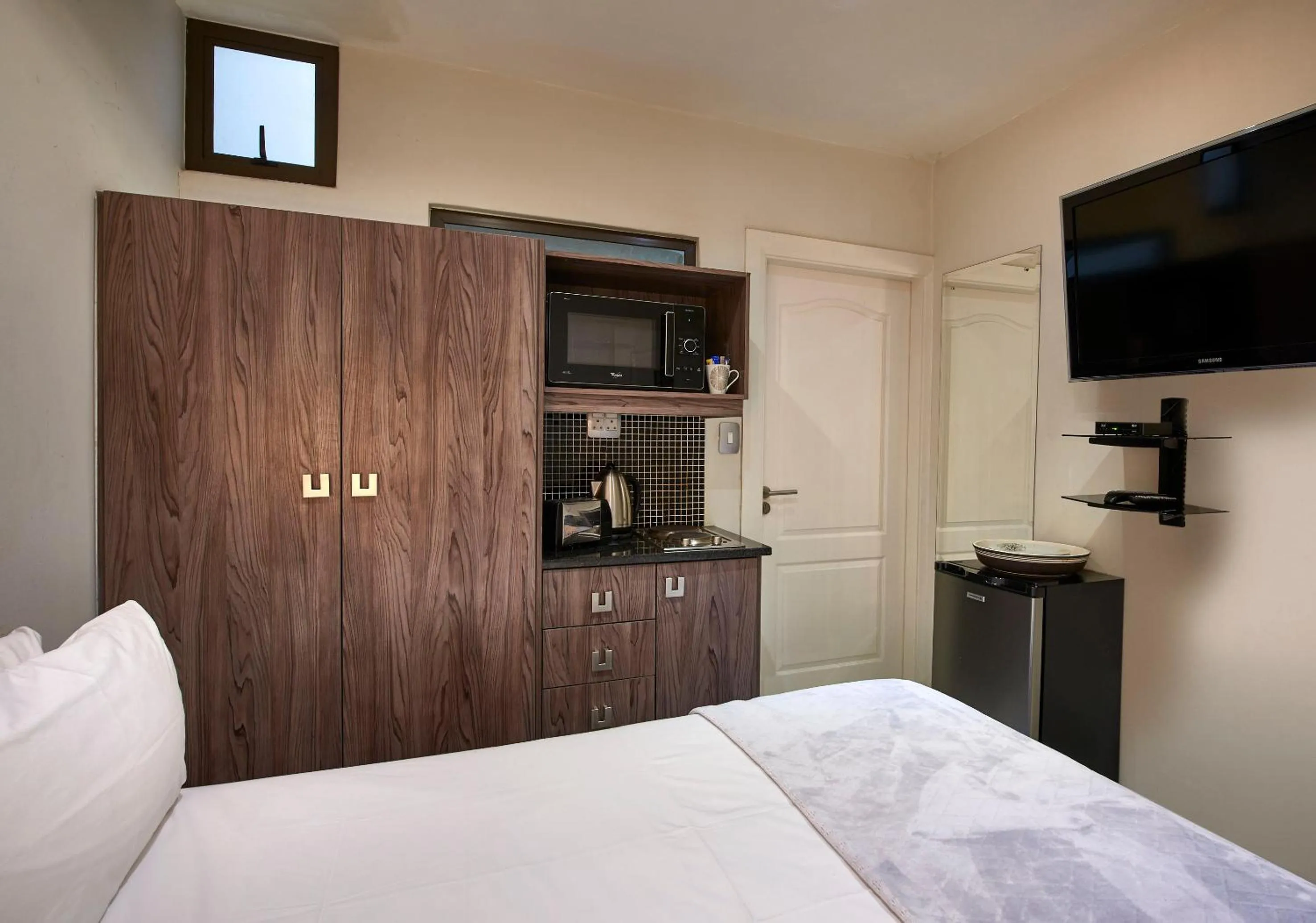 TV and multimedia, Bed in Dynasty Forest Sandown Self Catering Hotel