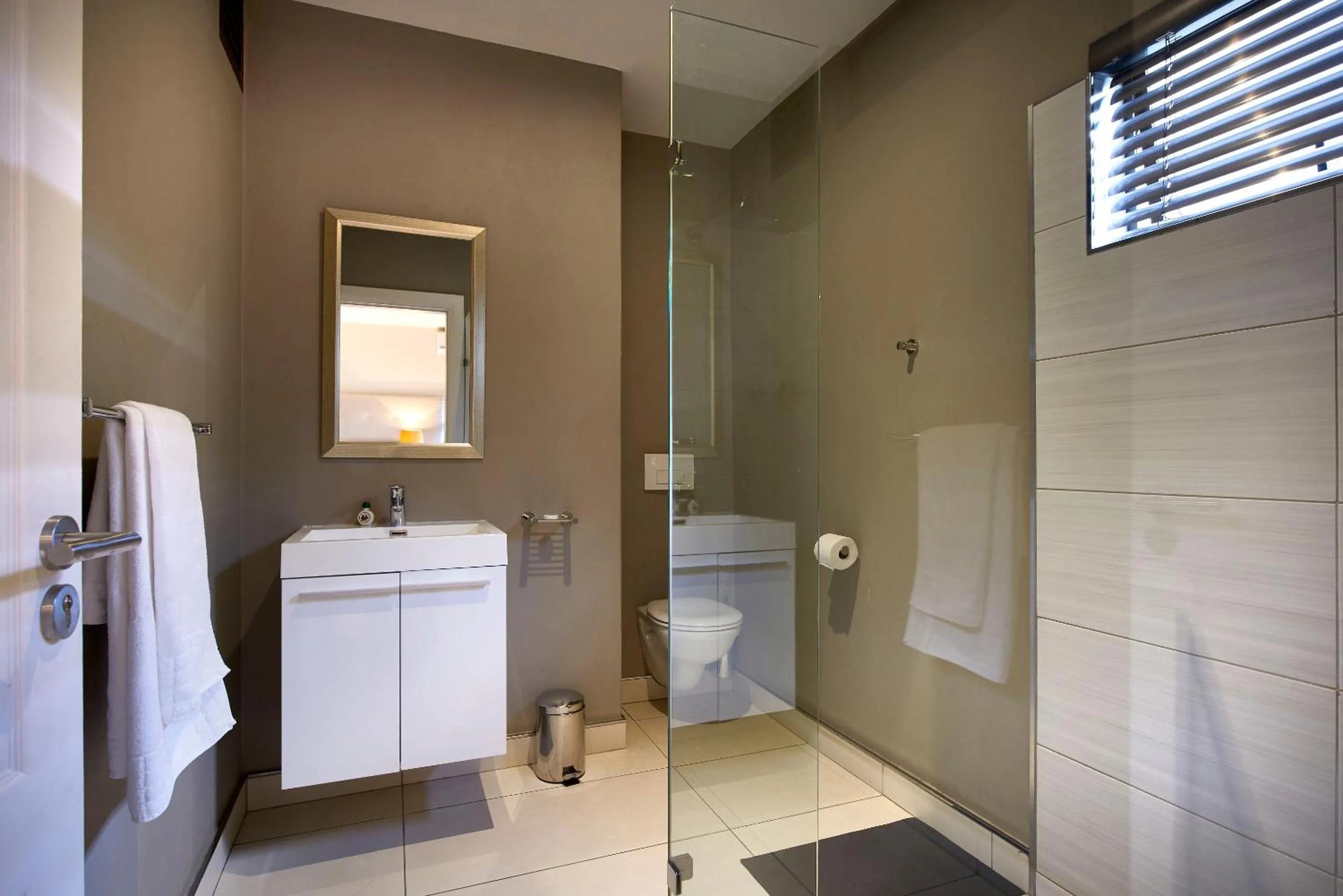 Shower in Dynasty Forest Sandown Self Catering Hotel