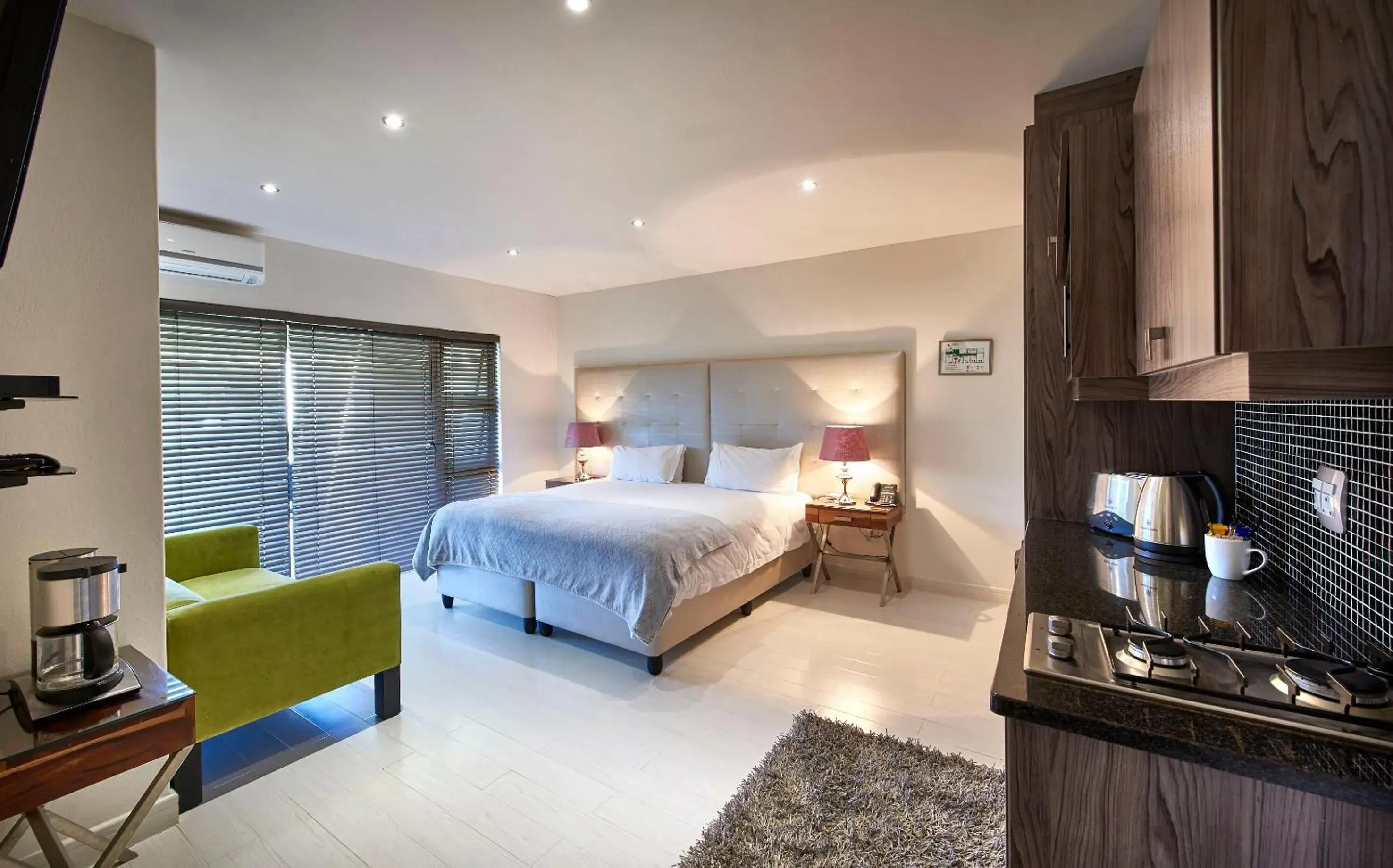 TV and multimedia, Bed in Dynasty Forest Sandown Self Catering Hotel TV and multimedia, Bed in Dynasty Forest Sandown Self Catering Hotel