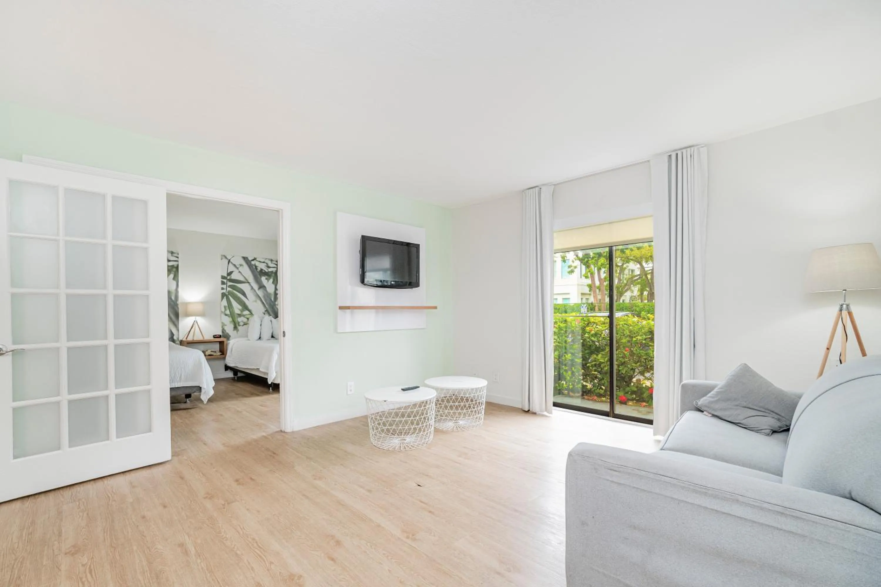 Living room in Doral Inn & Suites Miami Airport West