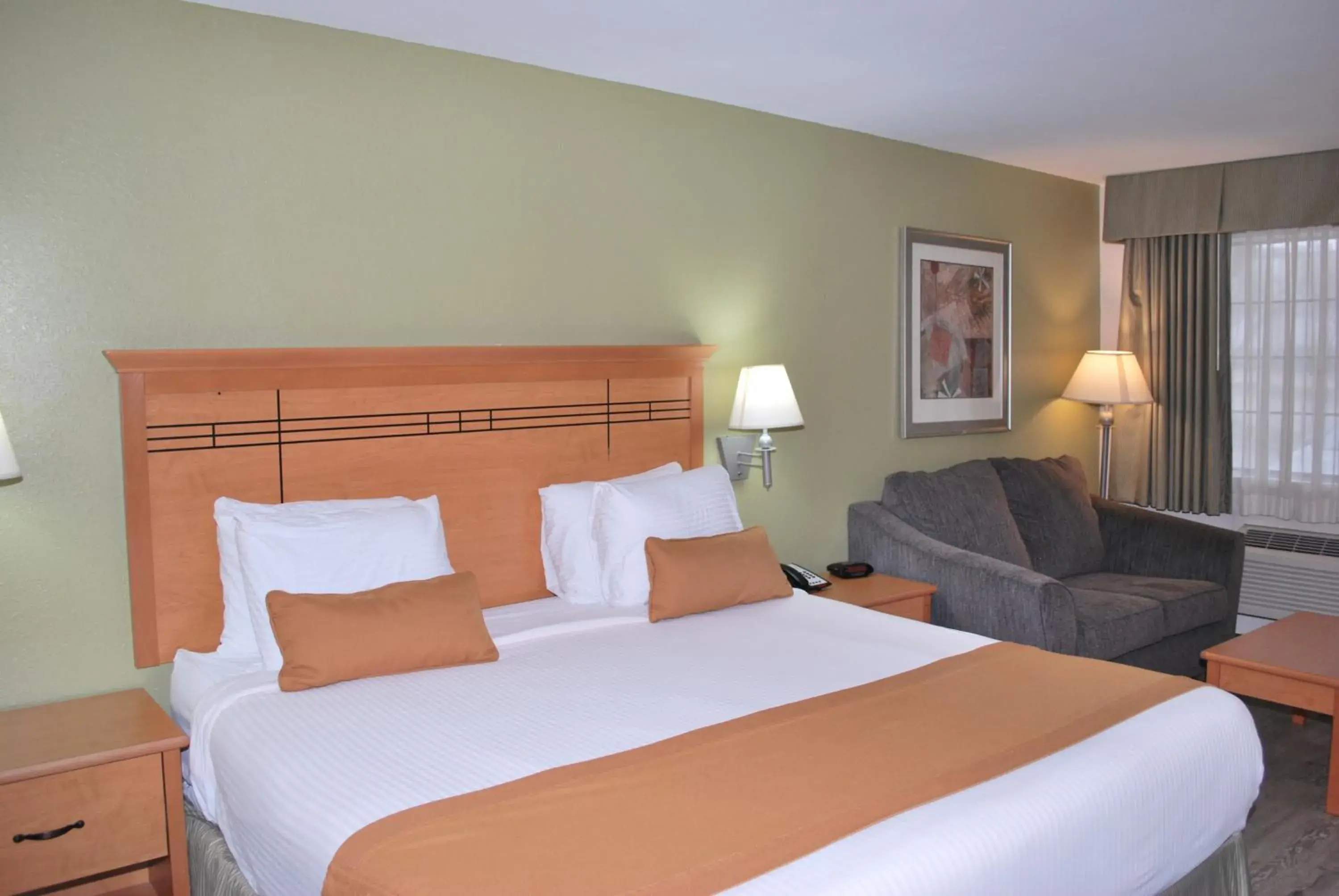 King Suite in Scottish Inns King Suite in Scottish Inns