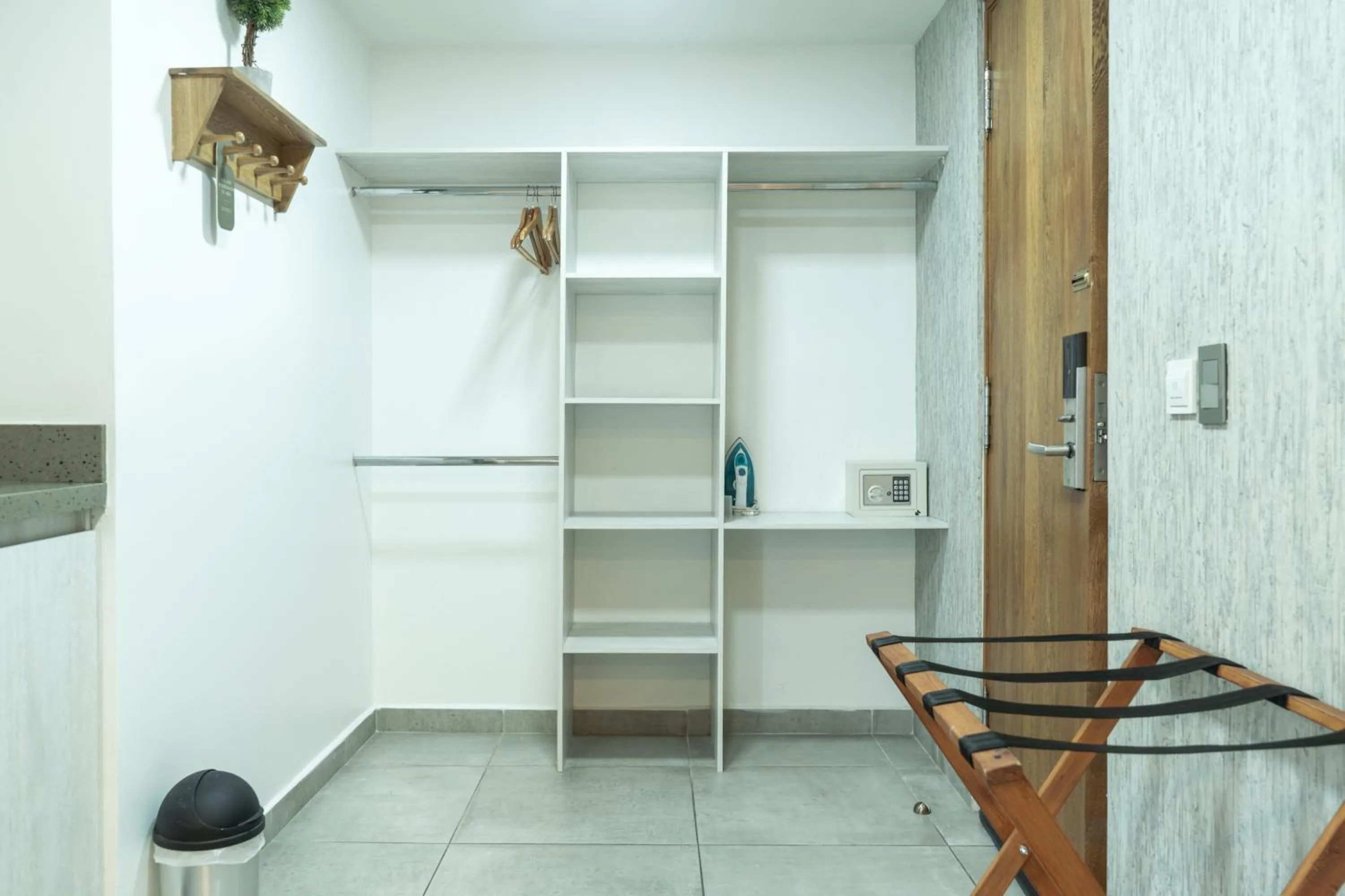 wardrobe in Hotel Bambu Milla De Oro