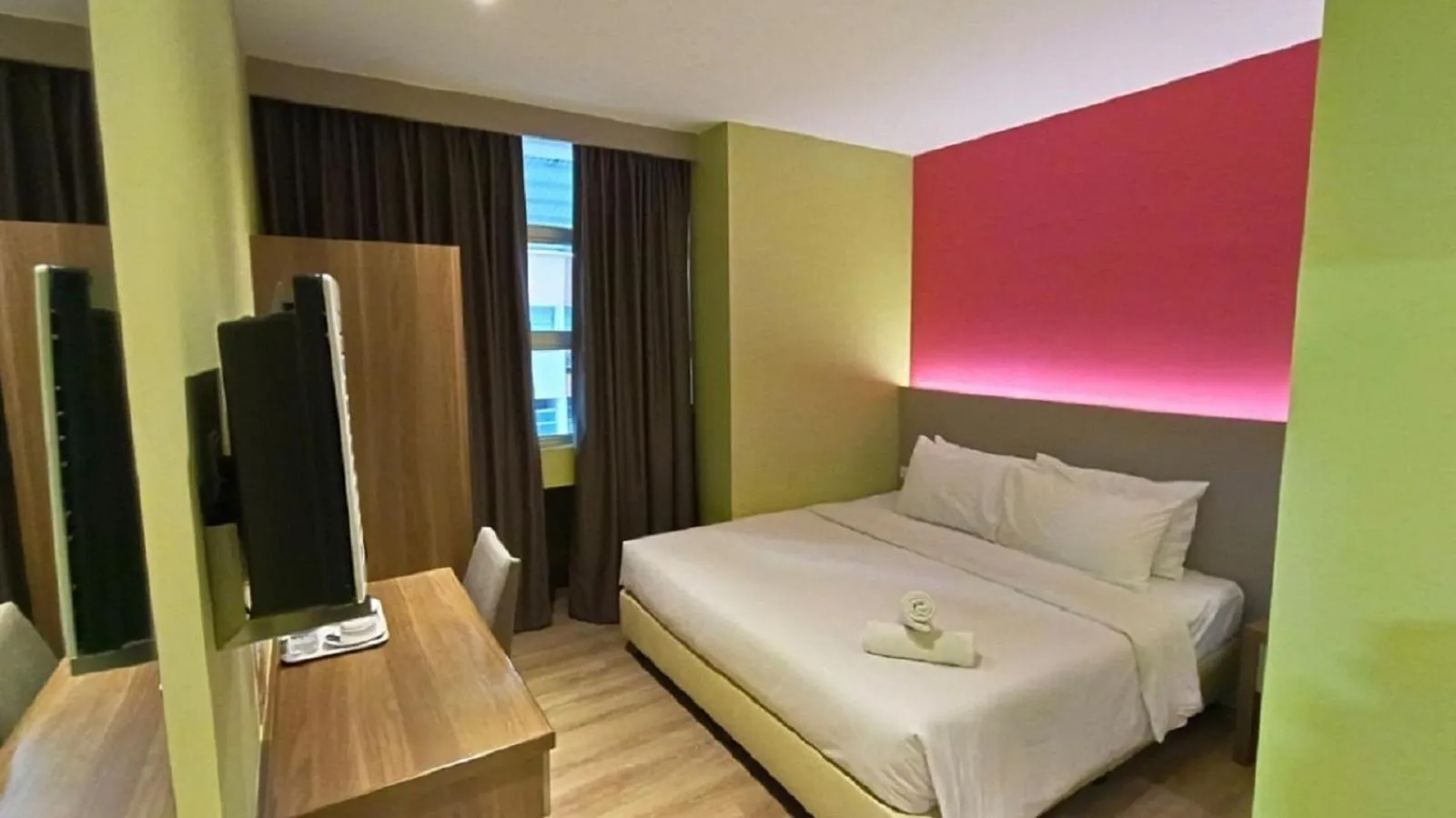 TV and multimedia, Bed in YEE HOTEL Permas Jaya