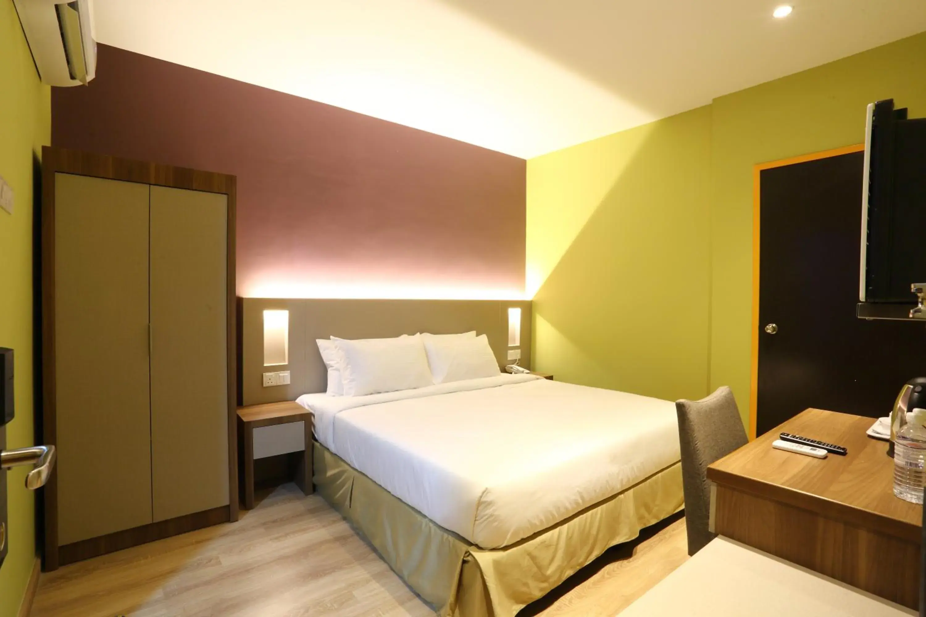 Dining area, Bed in YEE HOTEL Permas Jaya Dining area, Bed in YEE HOTEL Permas Jaya