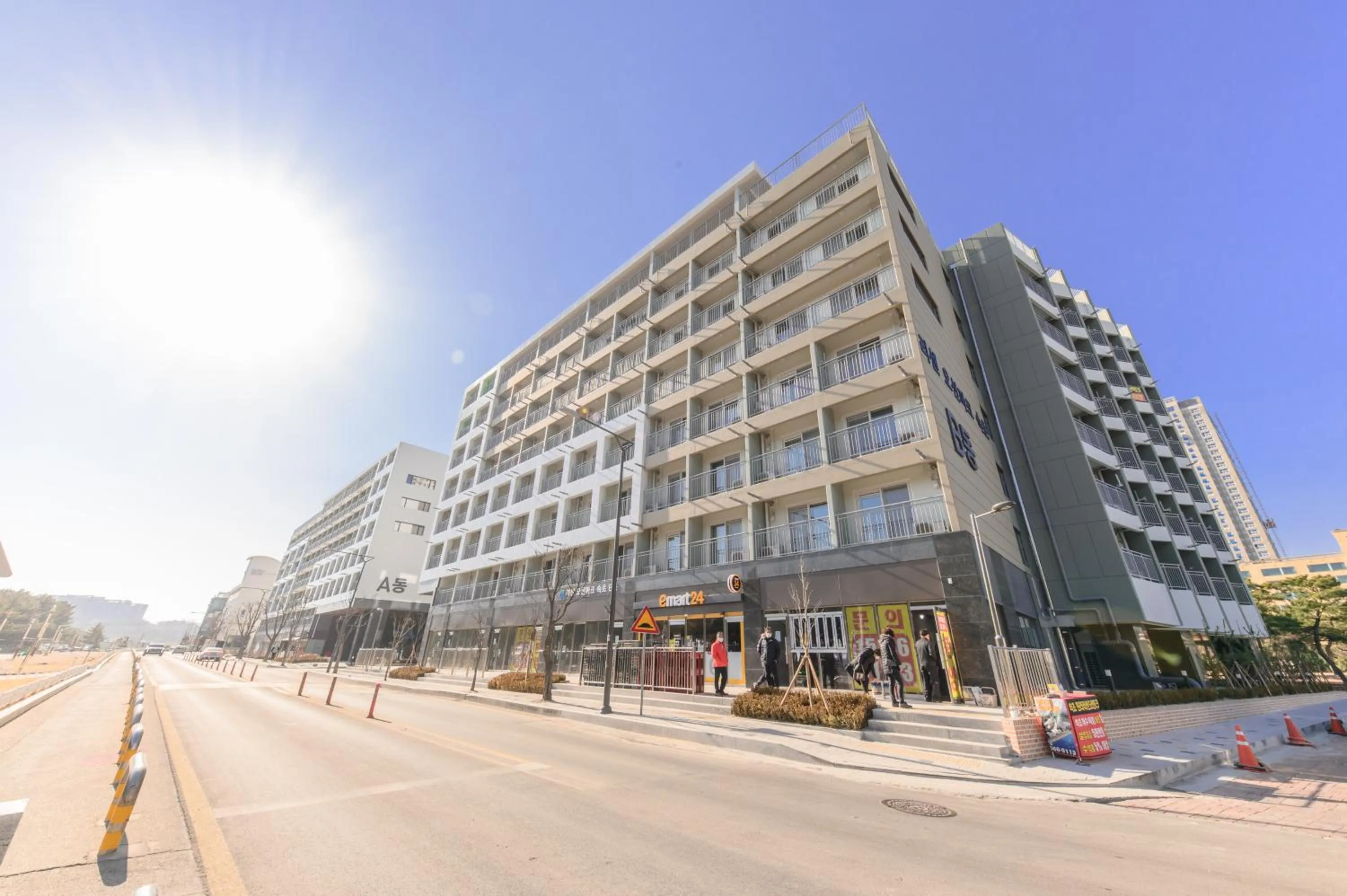 Property building in Risen Ocean Park Hotel