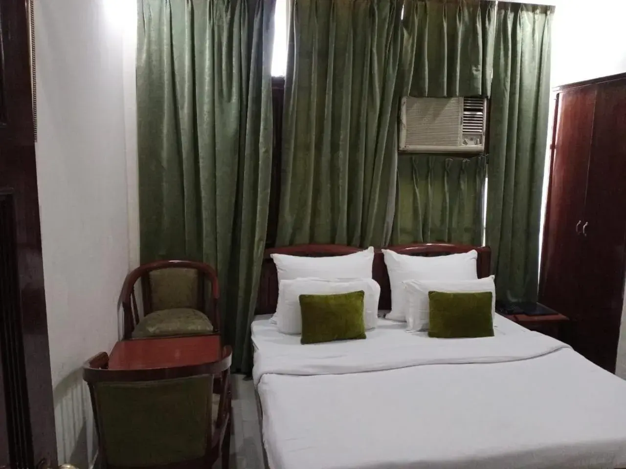 Bed in HOTEL CORPORATE INN Bed in HOTEL CORPORATE INN