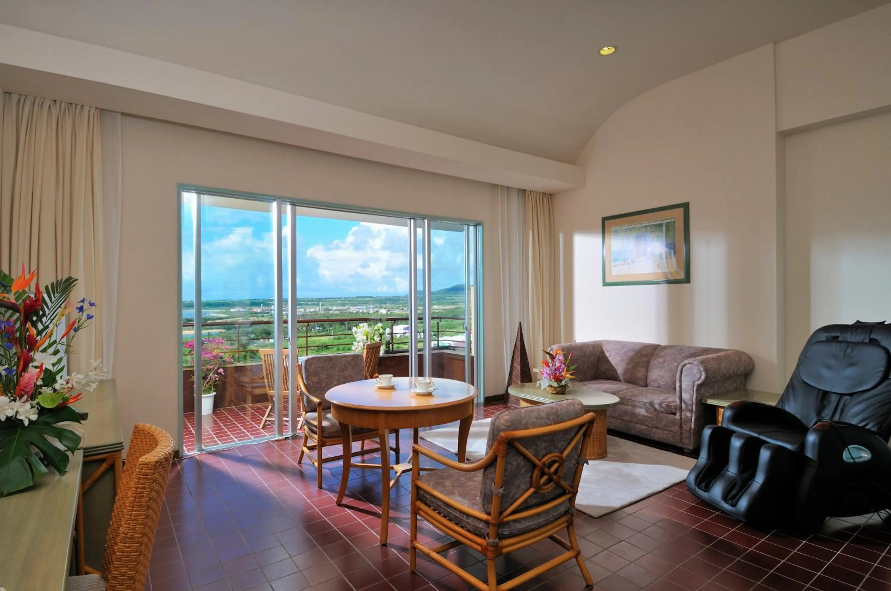 Photo of the whole room in EXES Ishigaki