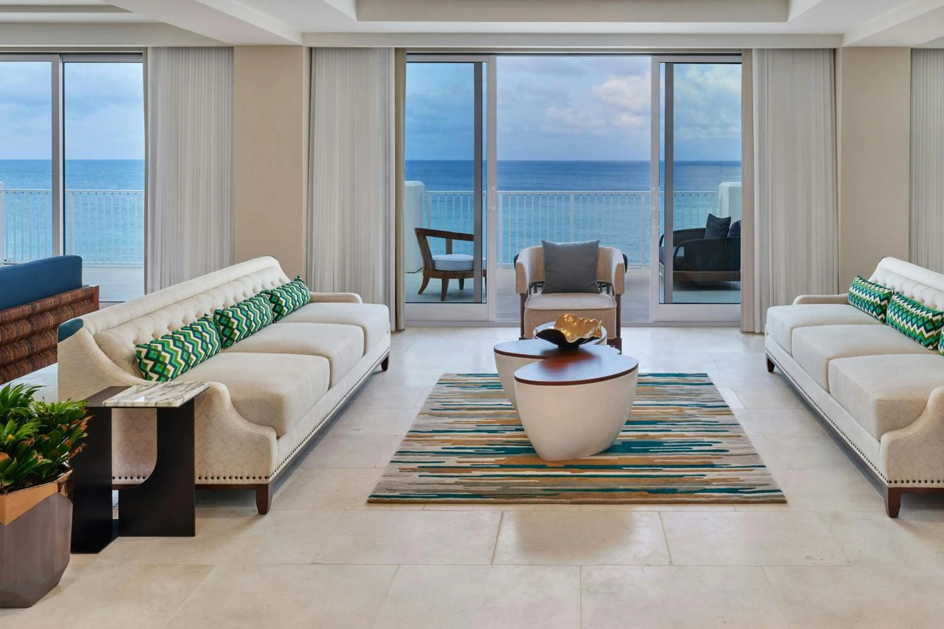 Living room in The St. Regis Bermuda Resort