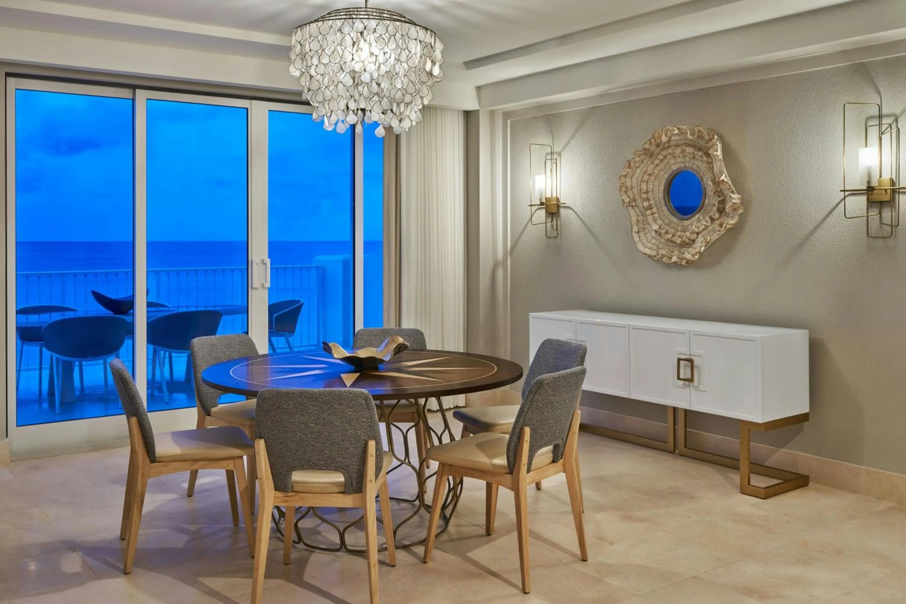 Photo of the whole room in The St. Regis Bermuda Resort