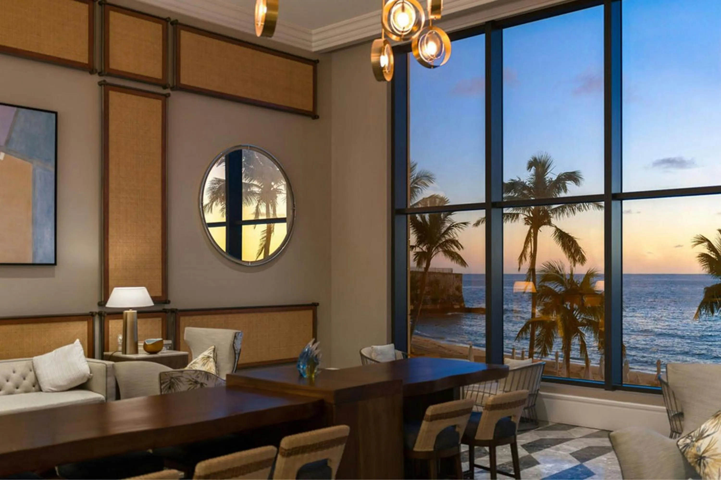 Lounge or bar in The St. Regis Bermuda Resort