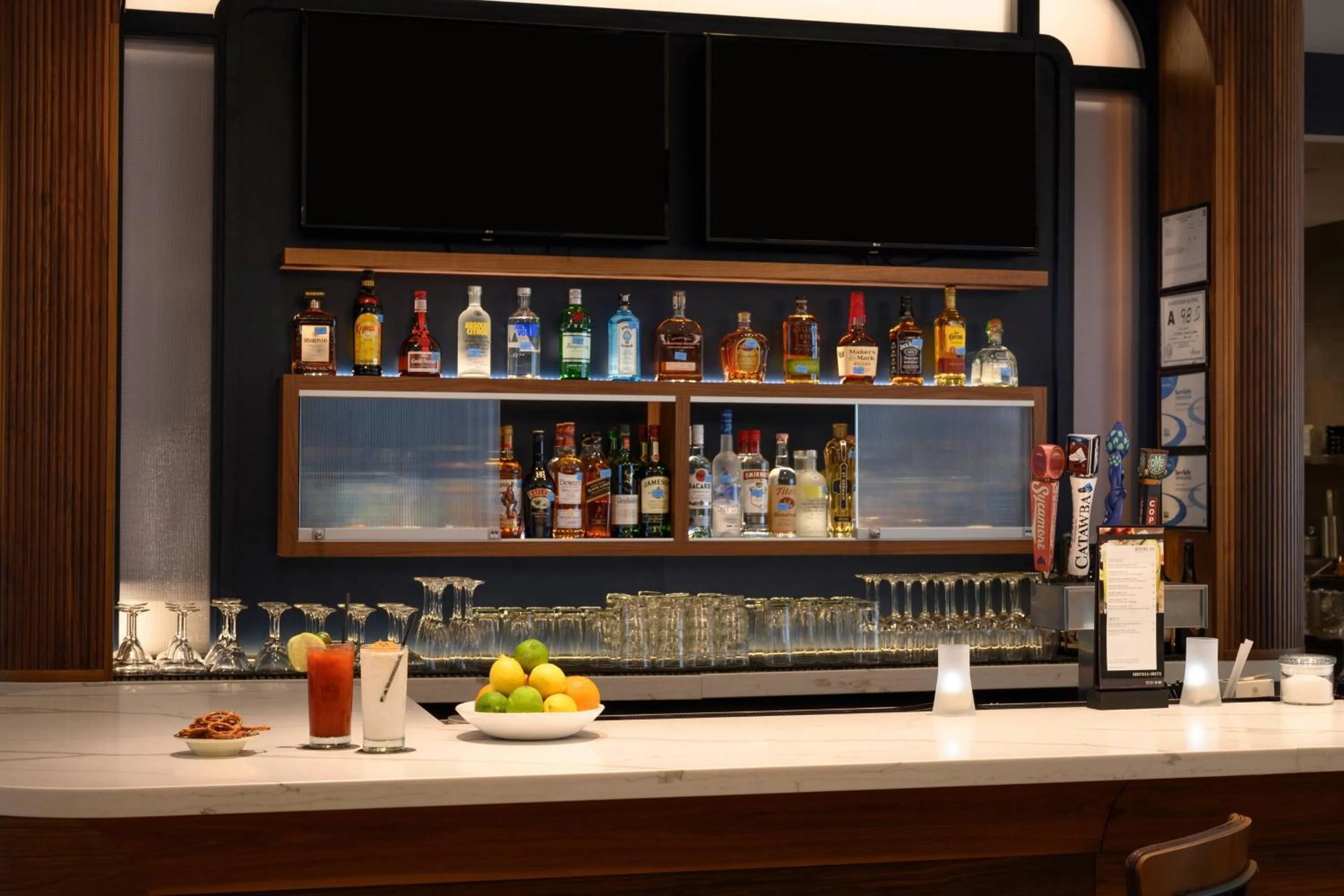 Lounge or bar in Courtyard by Marriott Charlotte Waverly