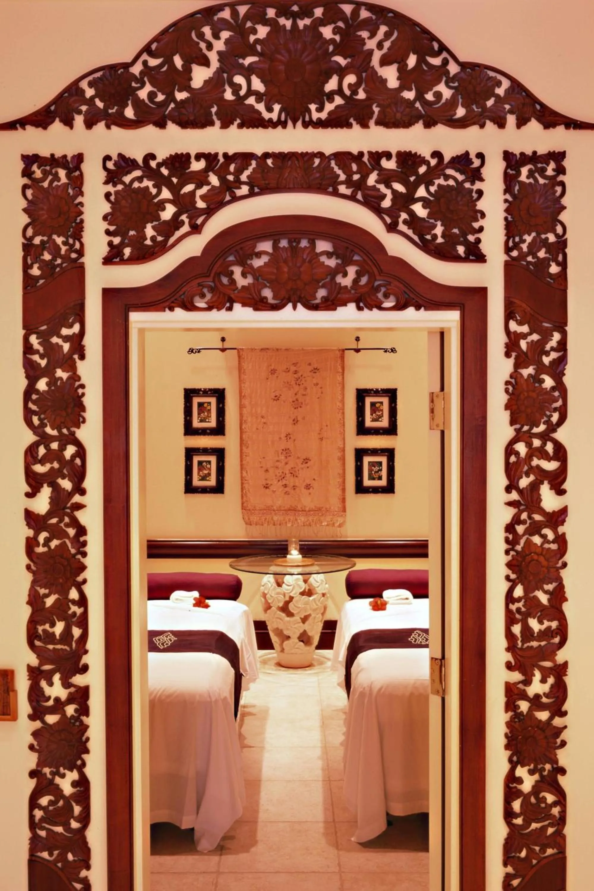 Spa and wellness centre/facilities, Bed in Walt Disney World Swan Reserve