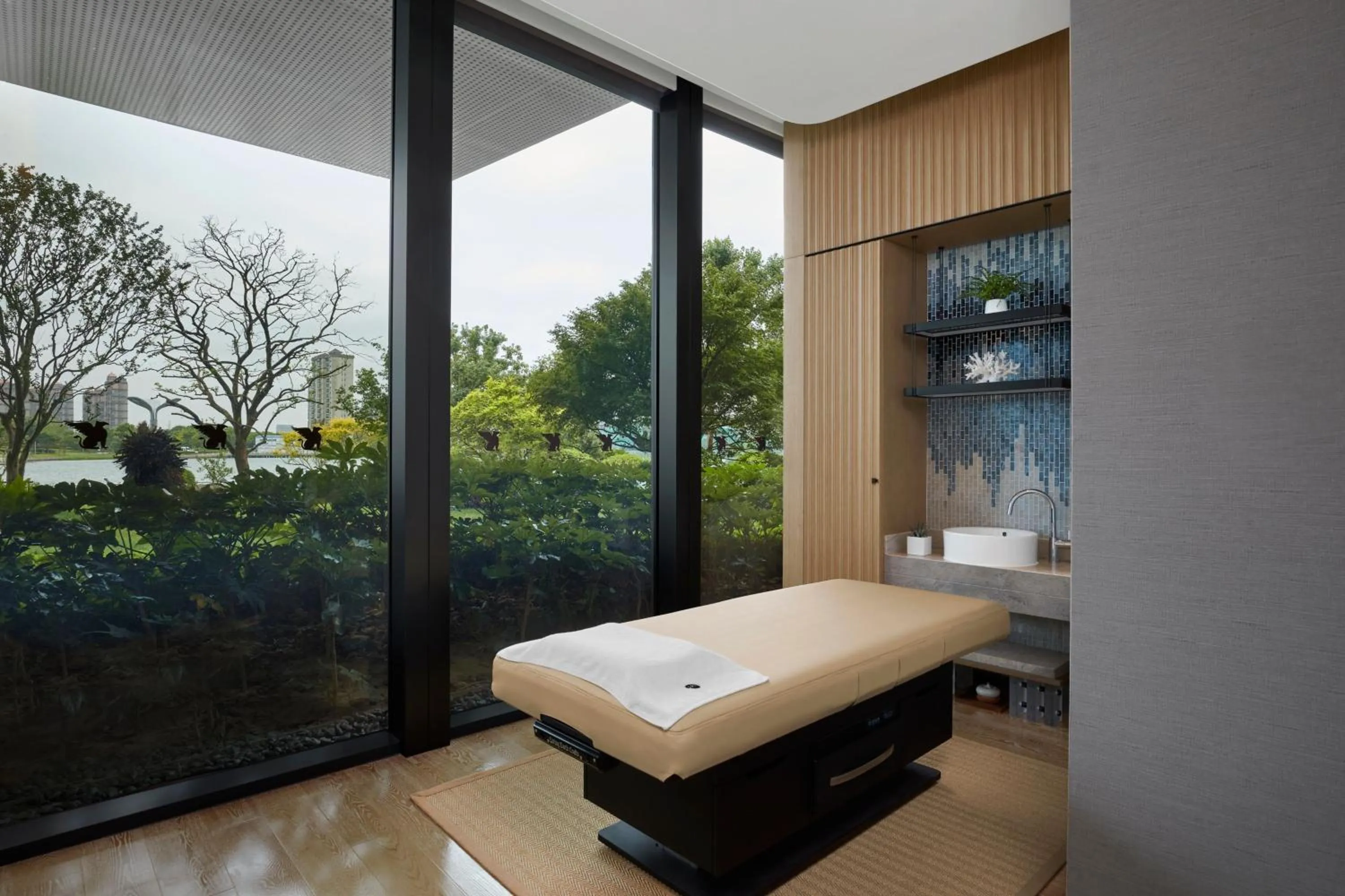 Spa and wellness centre/facilities, Bed in JW Marriott Shanghai Fengxian
