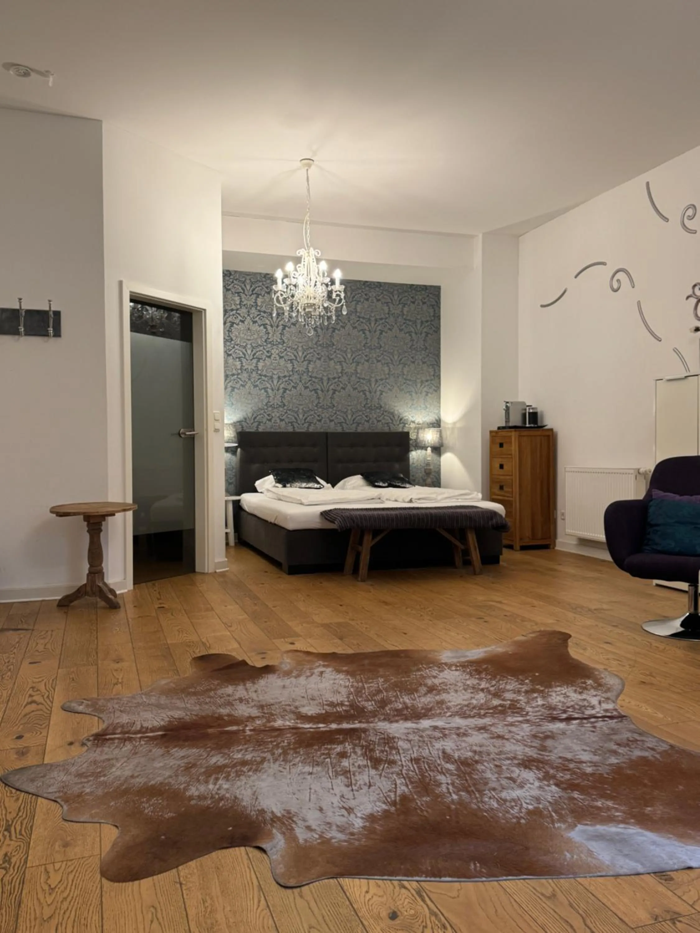 Bed in Six! Eat Work Sleep