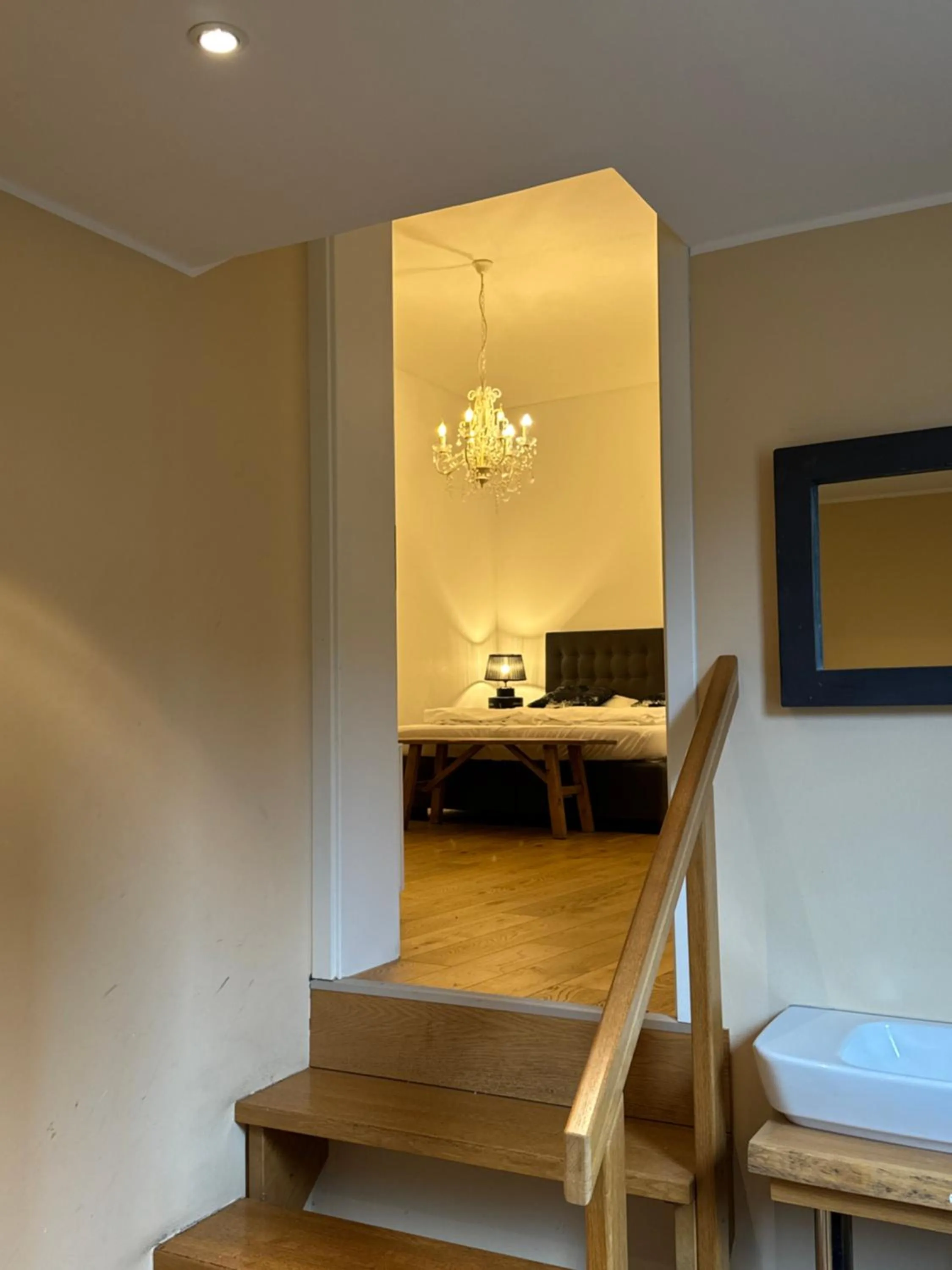 Bed in Six! Eat Work Sleep