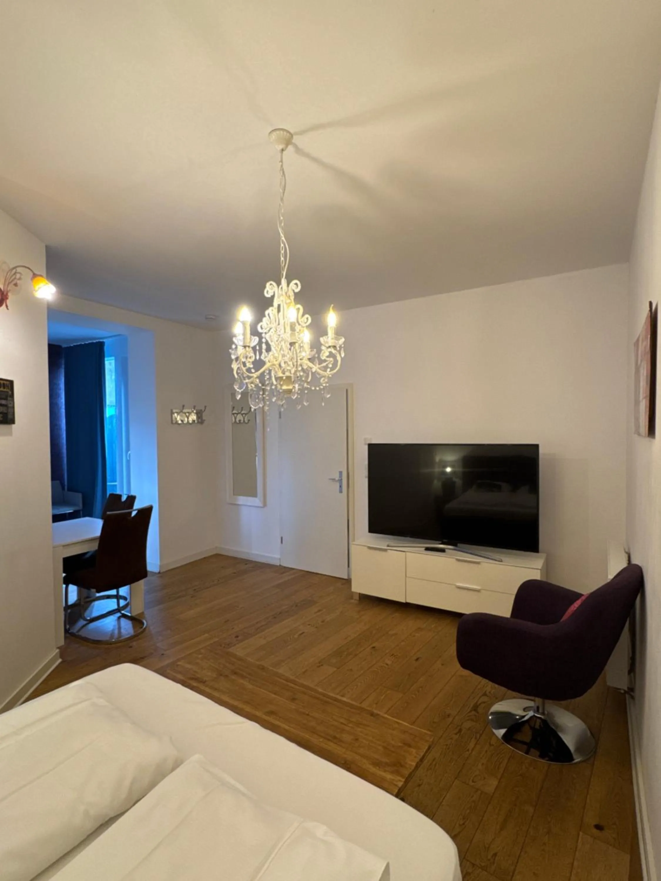 Bed in Six! Eat Work Sleep