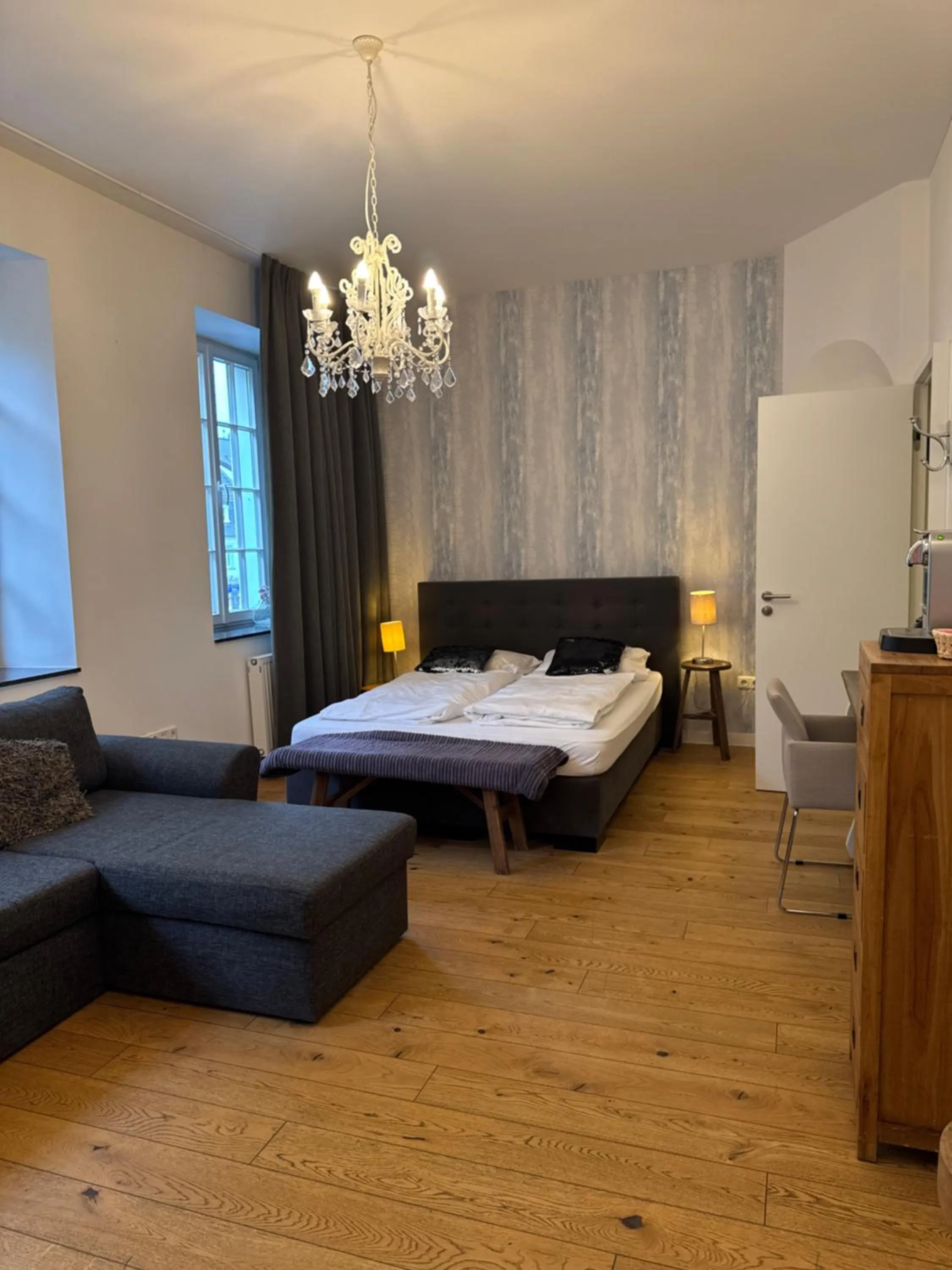 Bed in Six! Eat Work Sleep