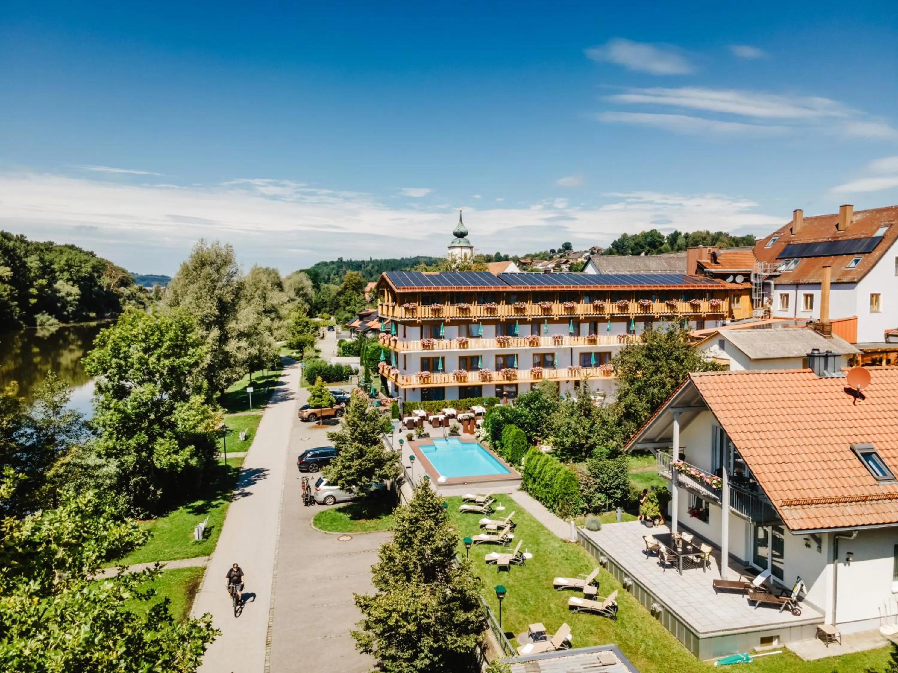 Property building in Hotel Restaurant Zum Goldenen Anker mit Hallenbad & Wellnessbereich