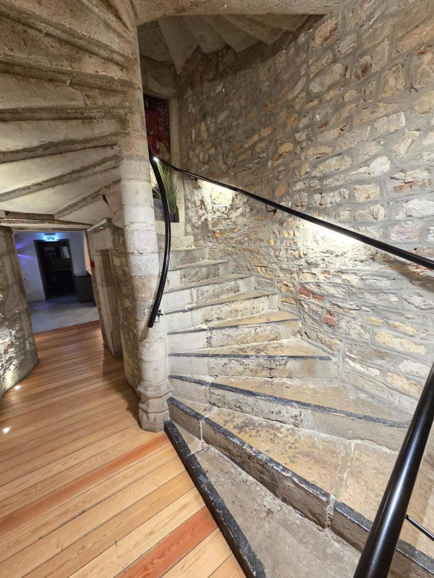 Property building in Hotel Le Bourgogne