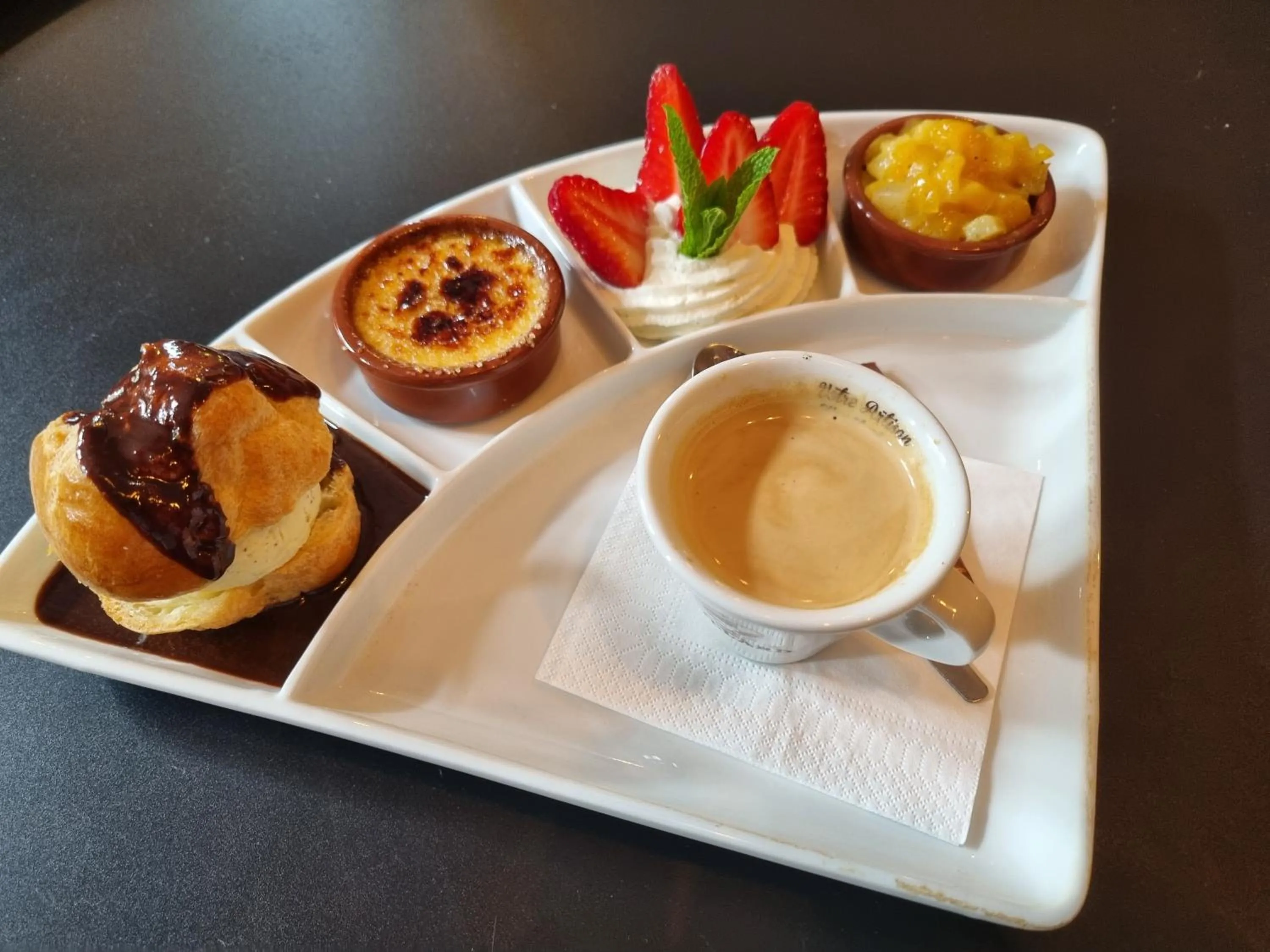 Restaurant/places to eat in Hotel Le Bourgogne