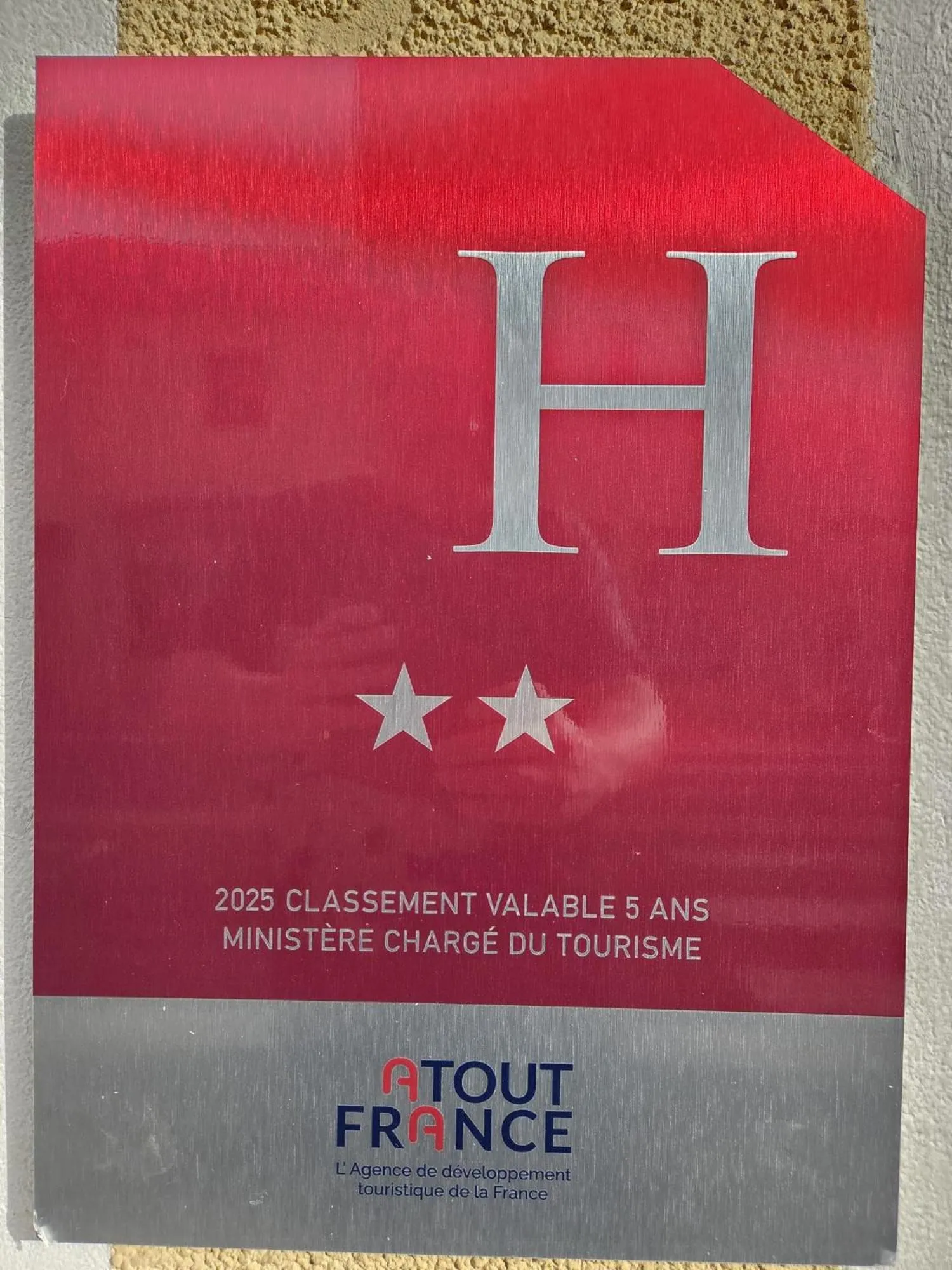 Property building in Hotel Le Bourgogne