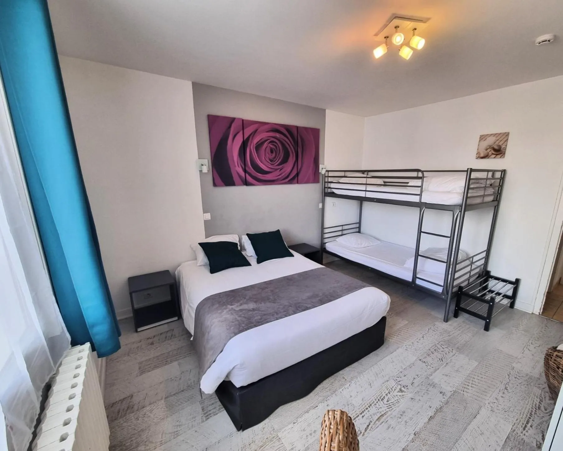 Bed in Hotel Le Bourgogne