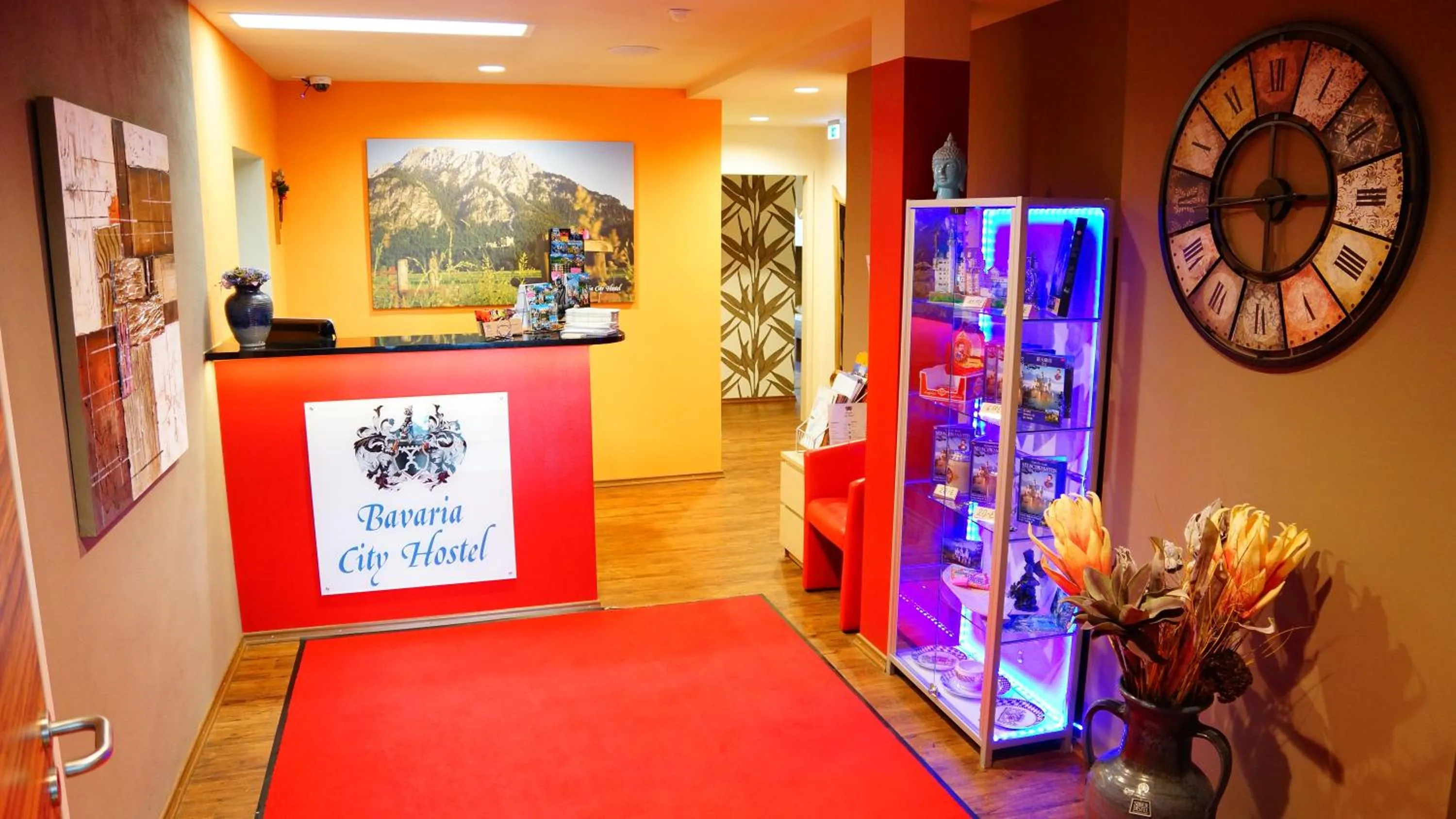 Lobby or reception in Bavaria City Hostel - Design Hostel