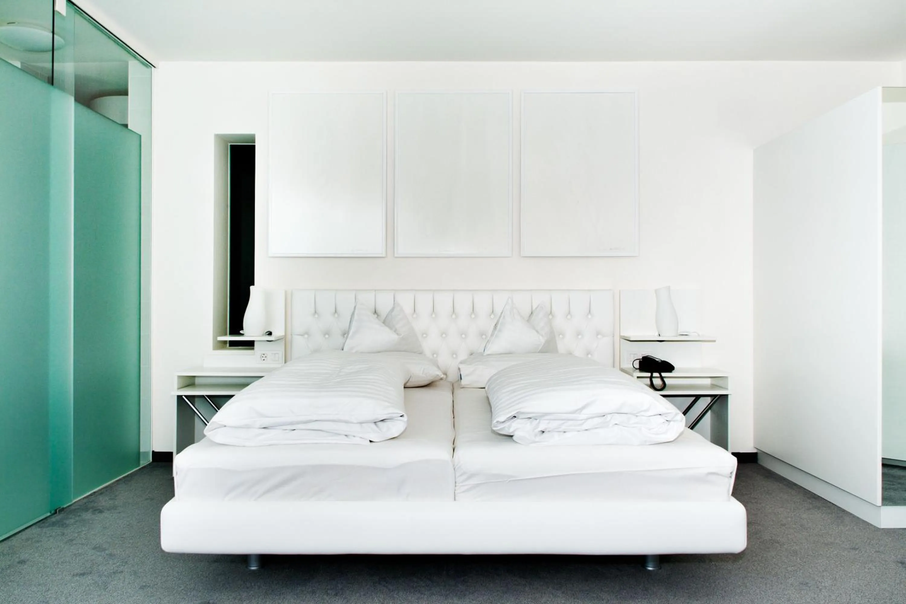 Photo of the whole room, Bed in Casinohotel Velden