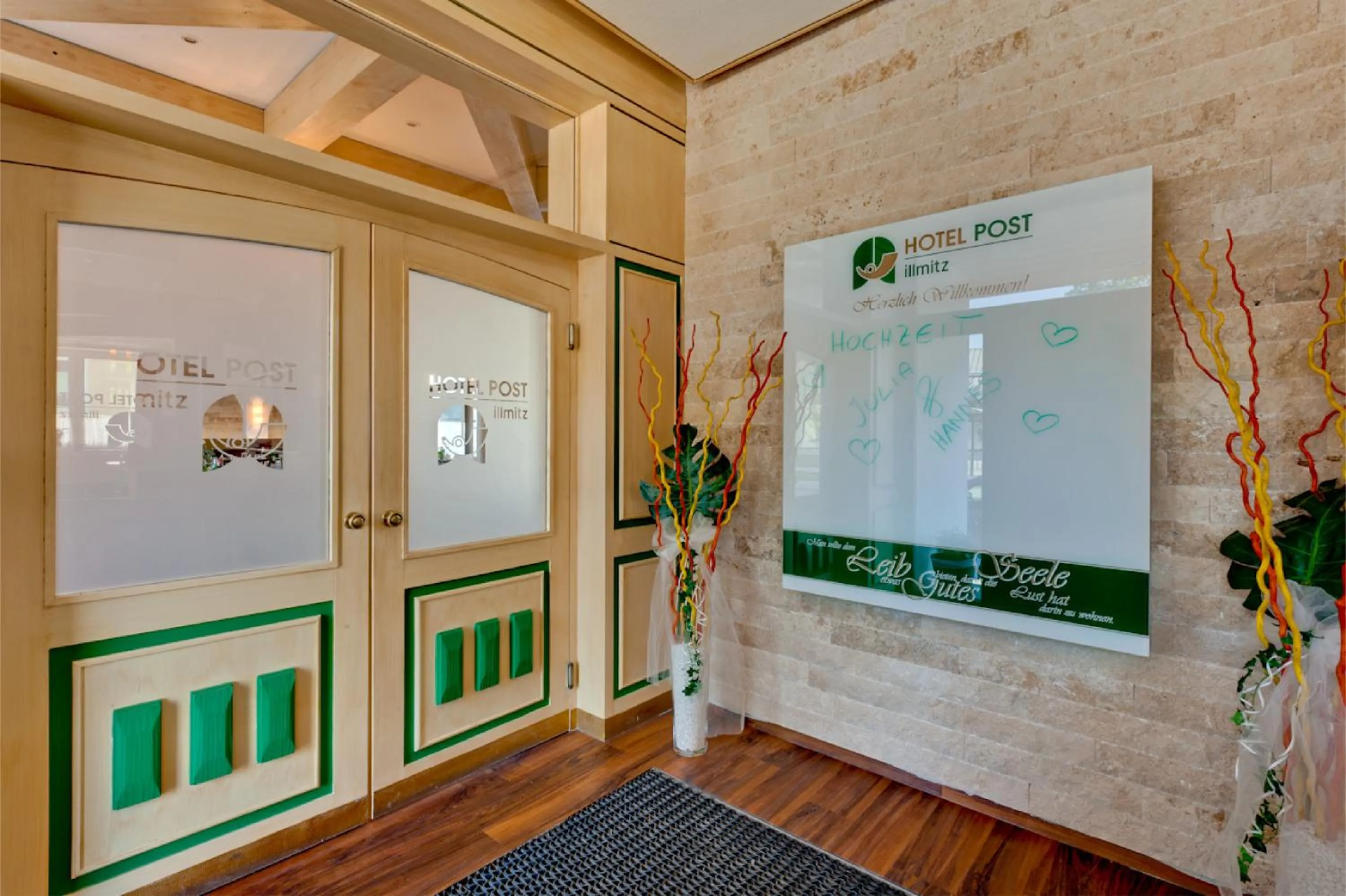 Facade/entrance in Hotel Zur Post