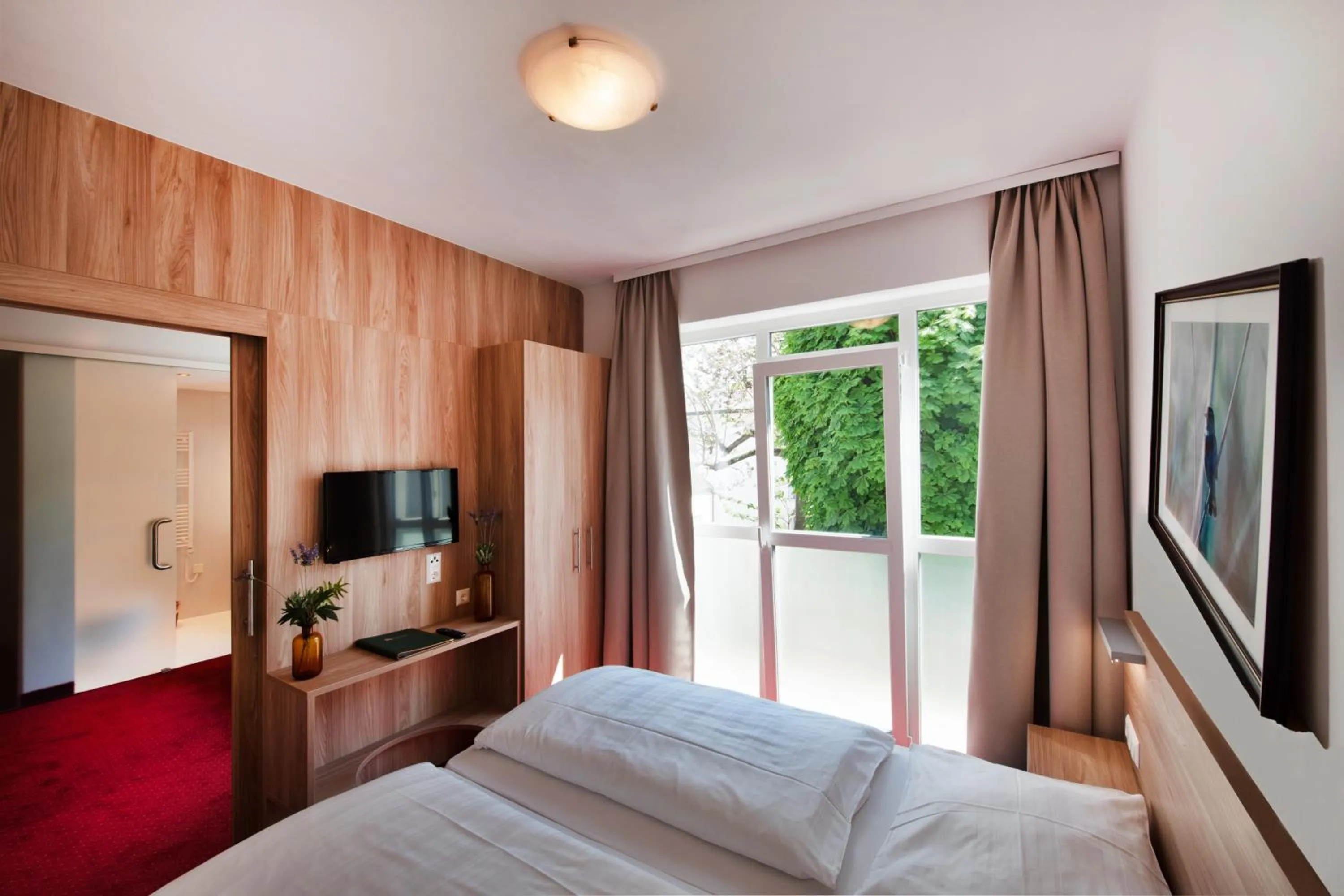 Photo of the whole room, Bed in Hotel Zur Post