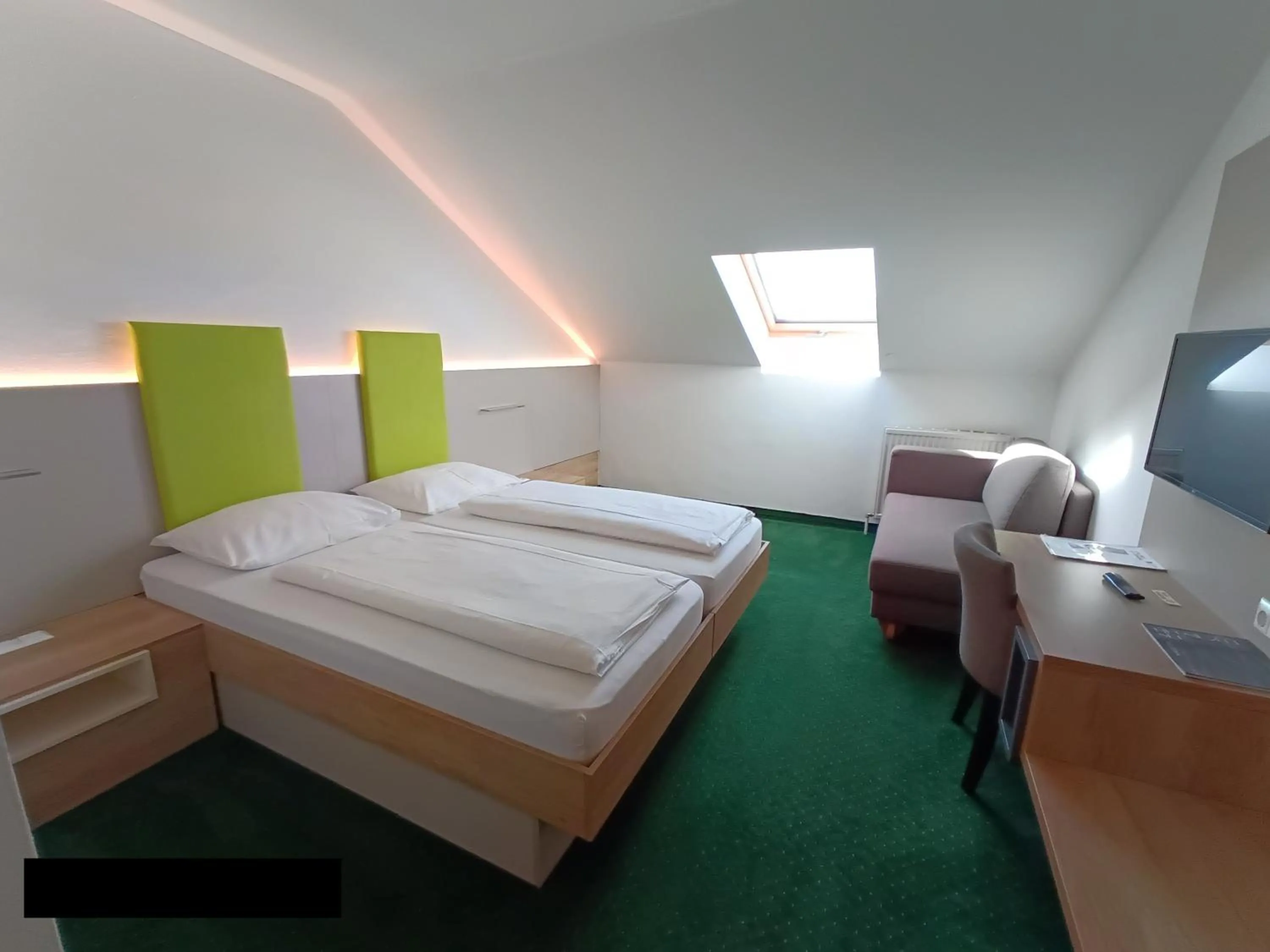 Bed in Hotel Zur Post