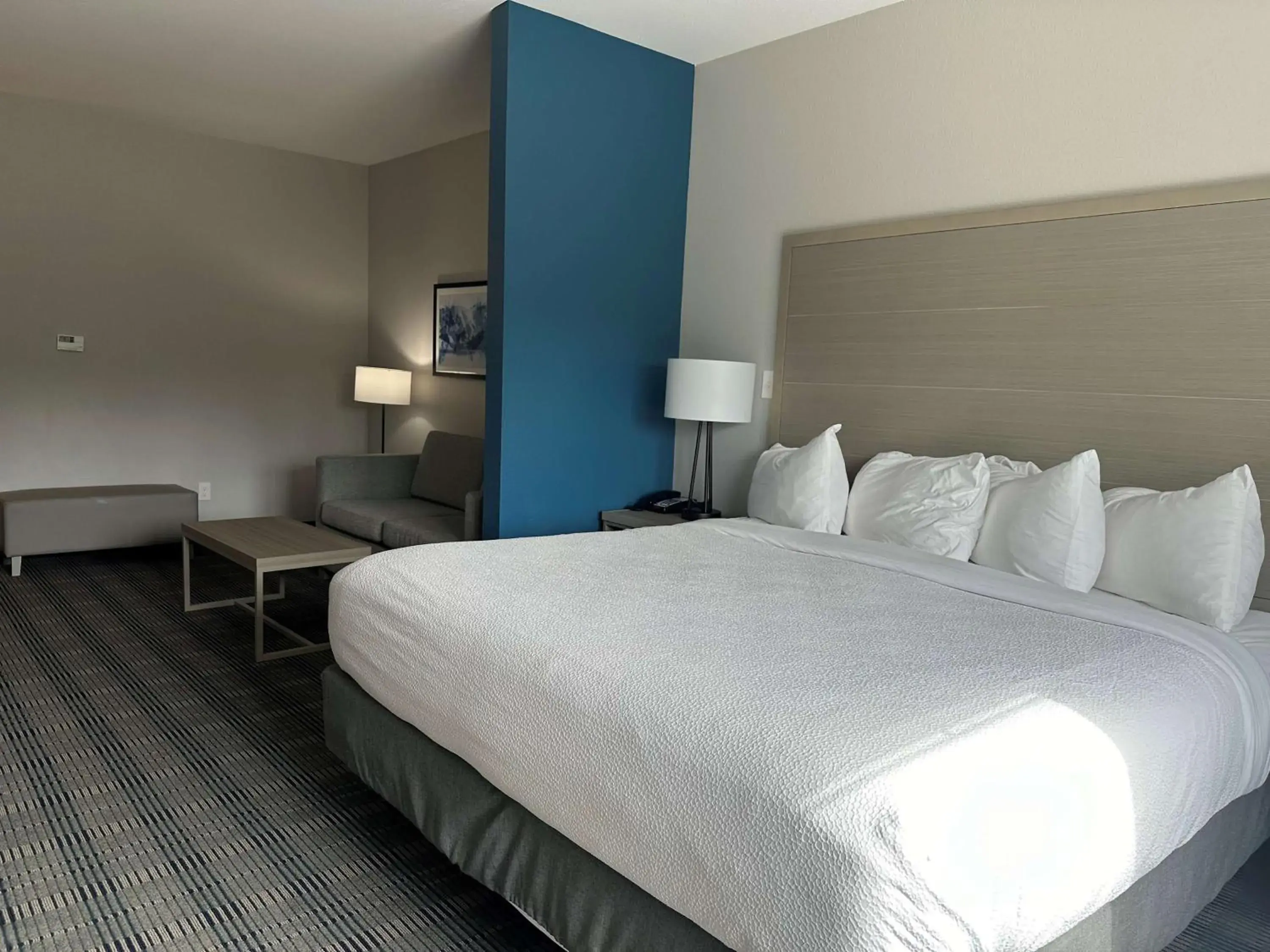 Photo of the whole room, Bed in Best Western Plus Chandler Photo of the whole room, Bed in Best Western Plus Chandler