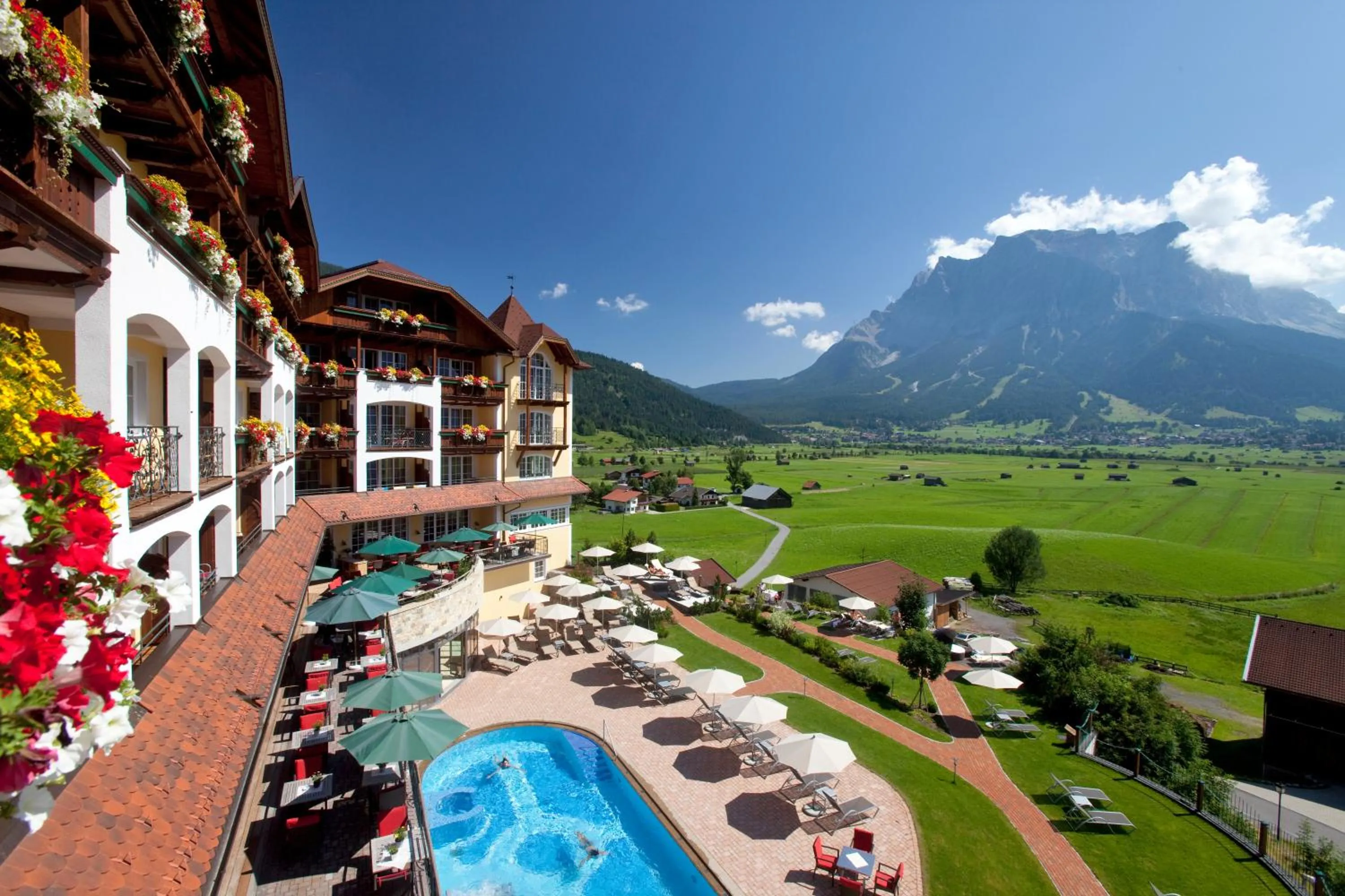 Swimming pool in Hotel Post Lermoos