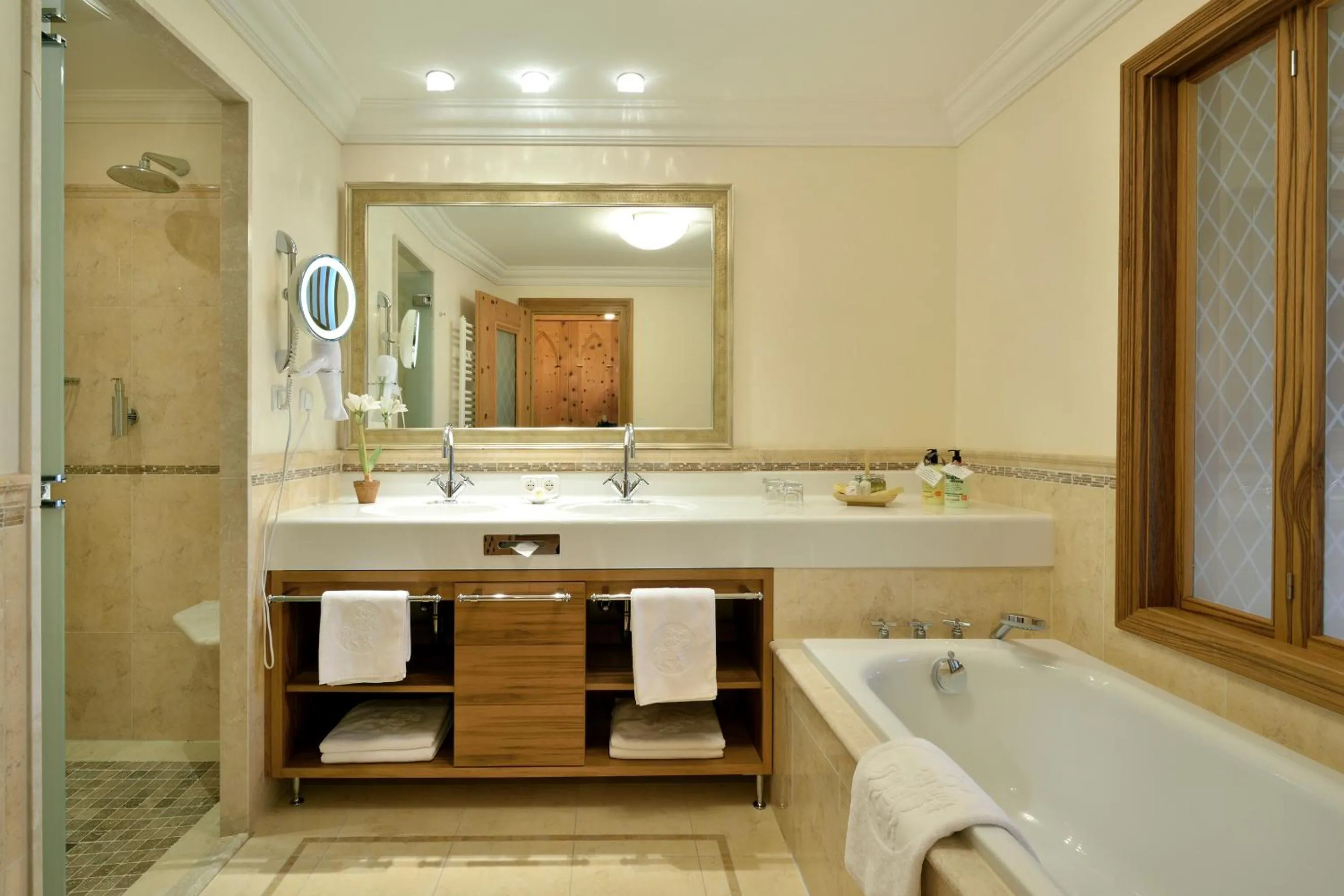 Shower in Hotel Post Lermoos