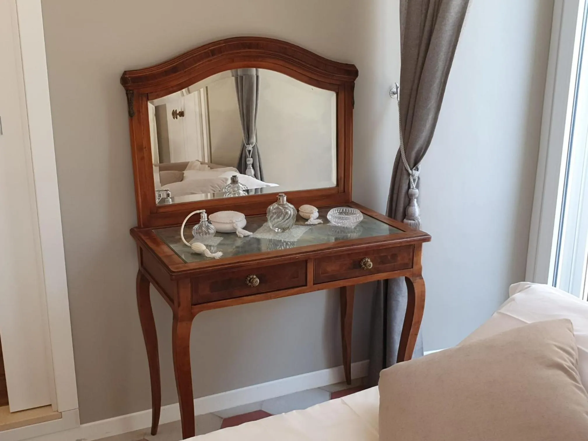 Decorative detail, Bed in B&B Giardino delle Delizie