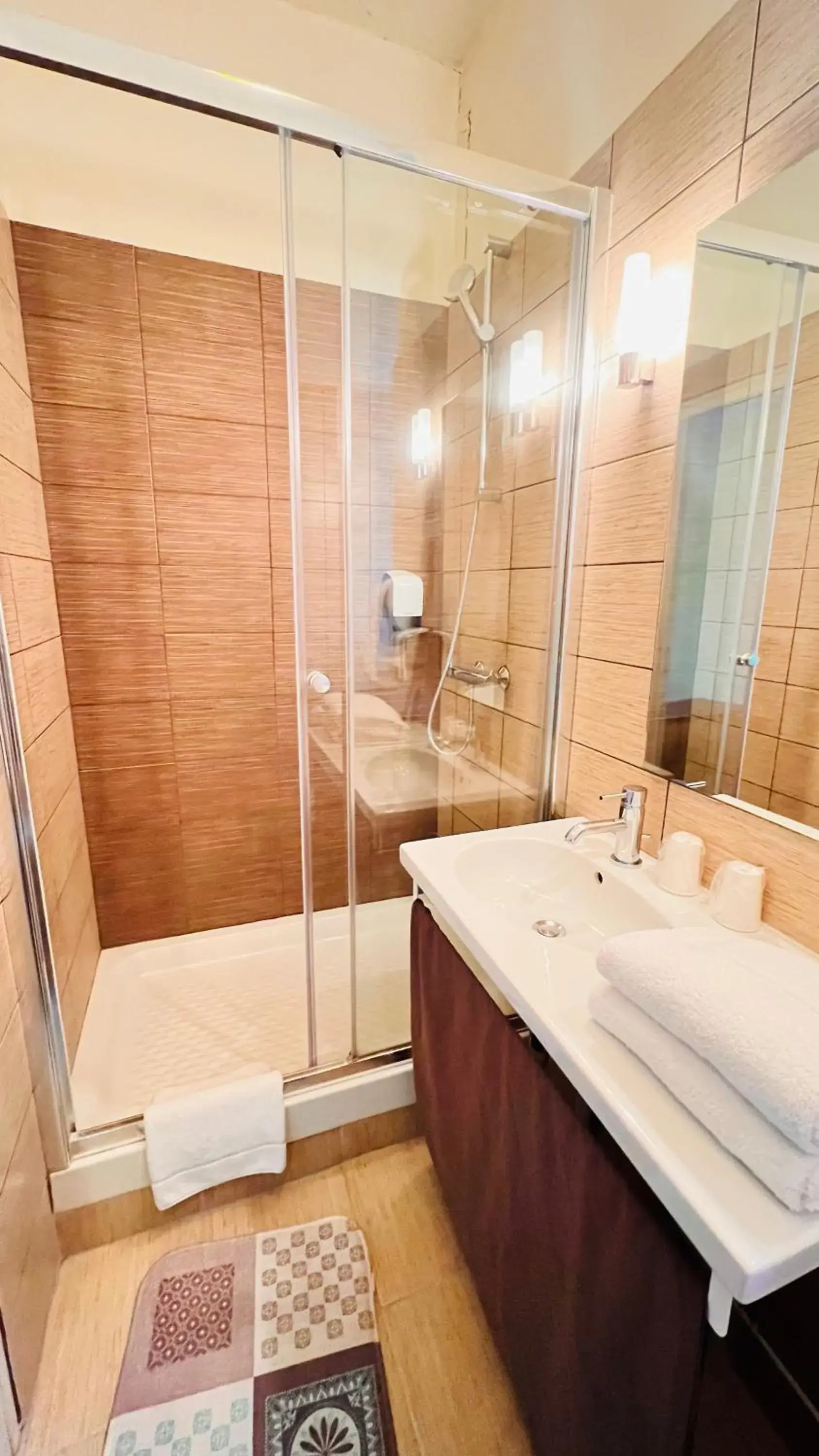 Quadruple Room in Au Petit Vivoin Quadruple Room in Au Petit Vivoin